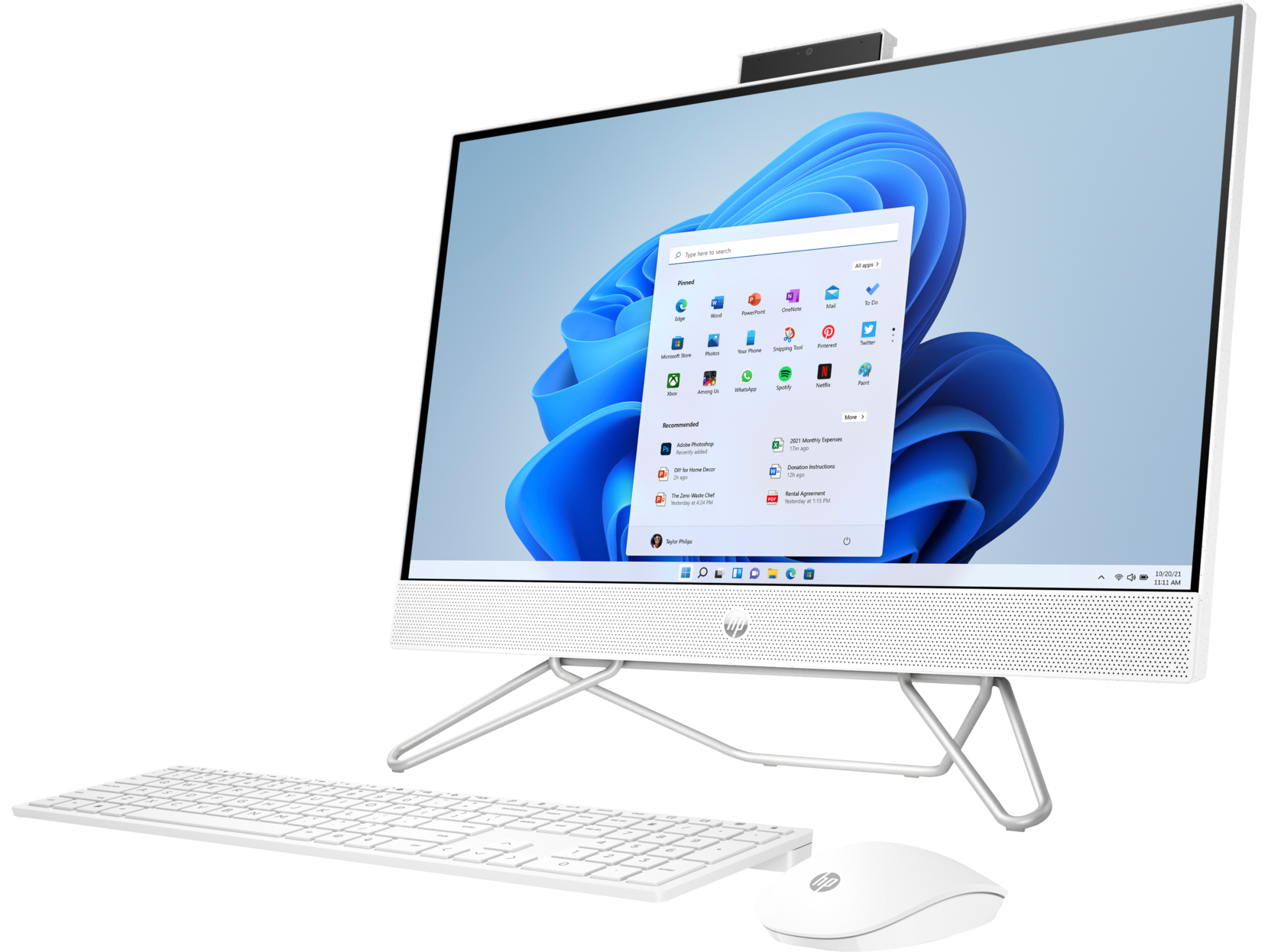 Ordenador todo en uno HP blanco con la interfaz de Windows 11 en pantalla.