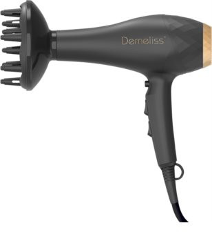 Zwarte haardroger met een diffuser opzetstuk, een gouden accent en een zwart snoer.