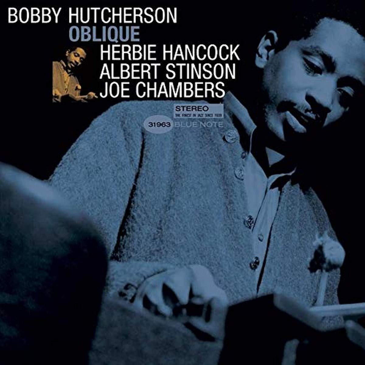 Bobby Hutcherson 'Oblique' albumának borítója. Egy kék dzsekis férfit ábrázol.