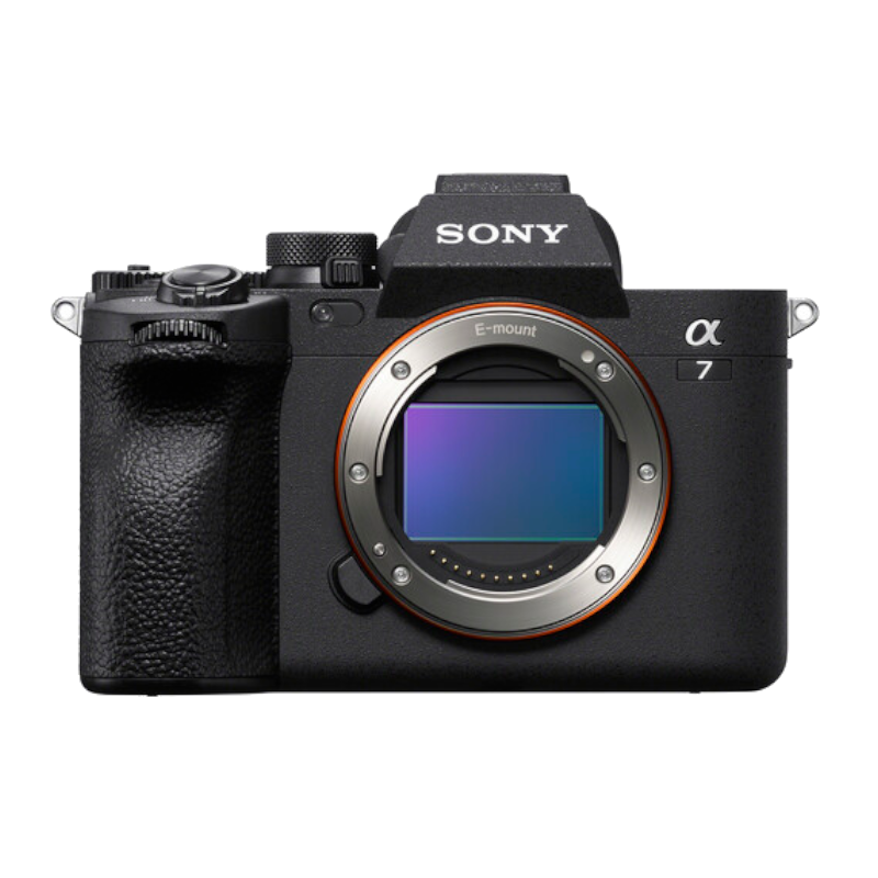 Siyah Sony Alpha 7 kamera, lens ve siyah arka plan.