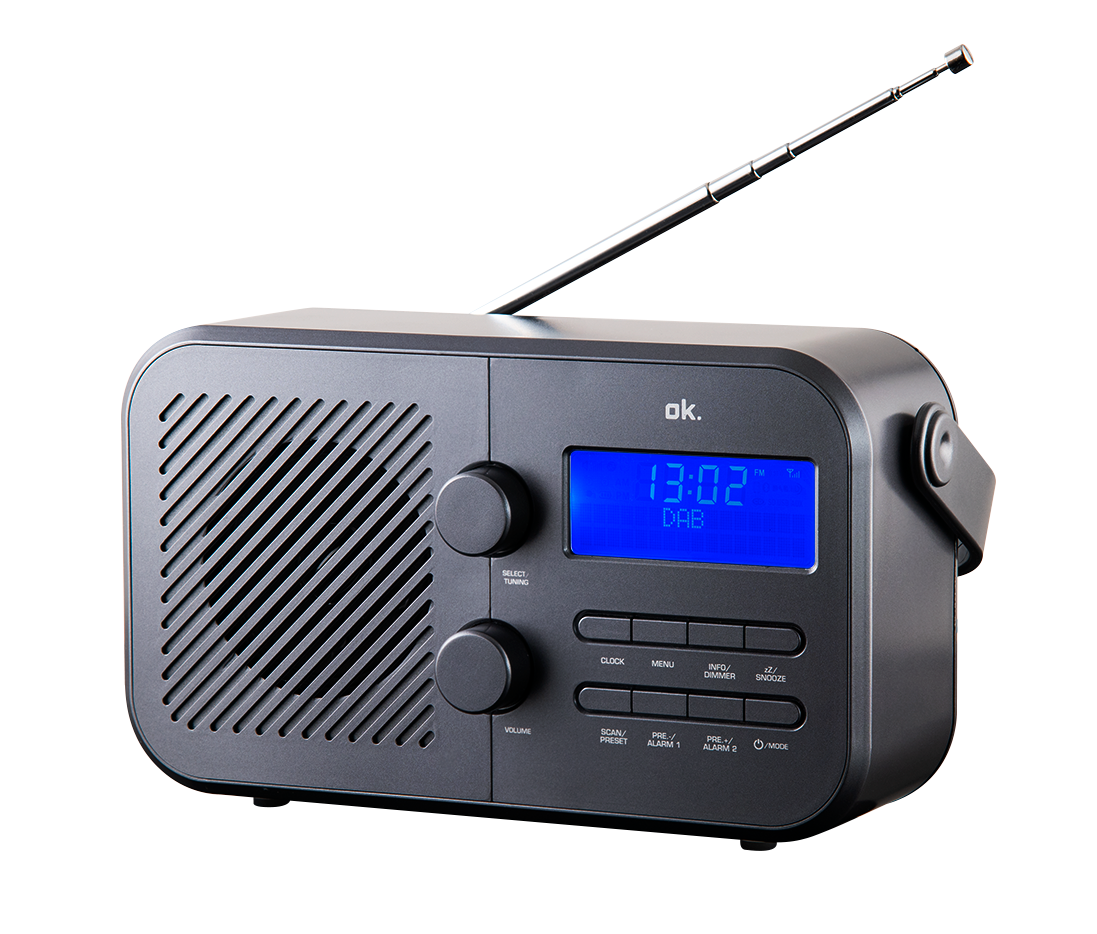 Schwarzes Radio mit blauem Display, das Zeit und DAB anzeigt, mit OK.-Logo und Antenne.