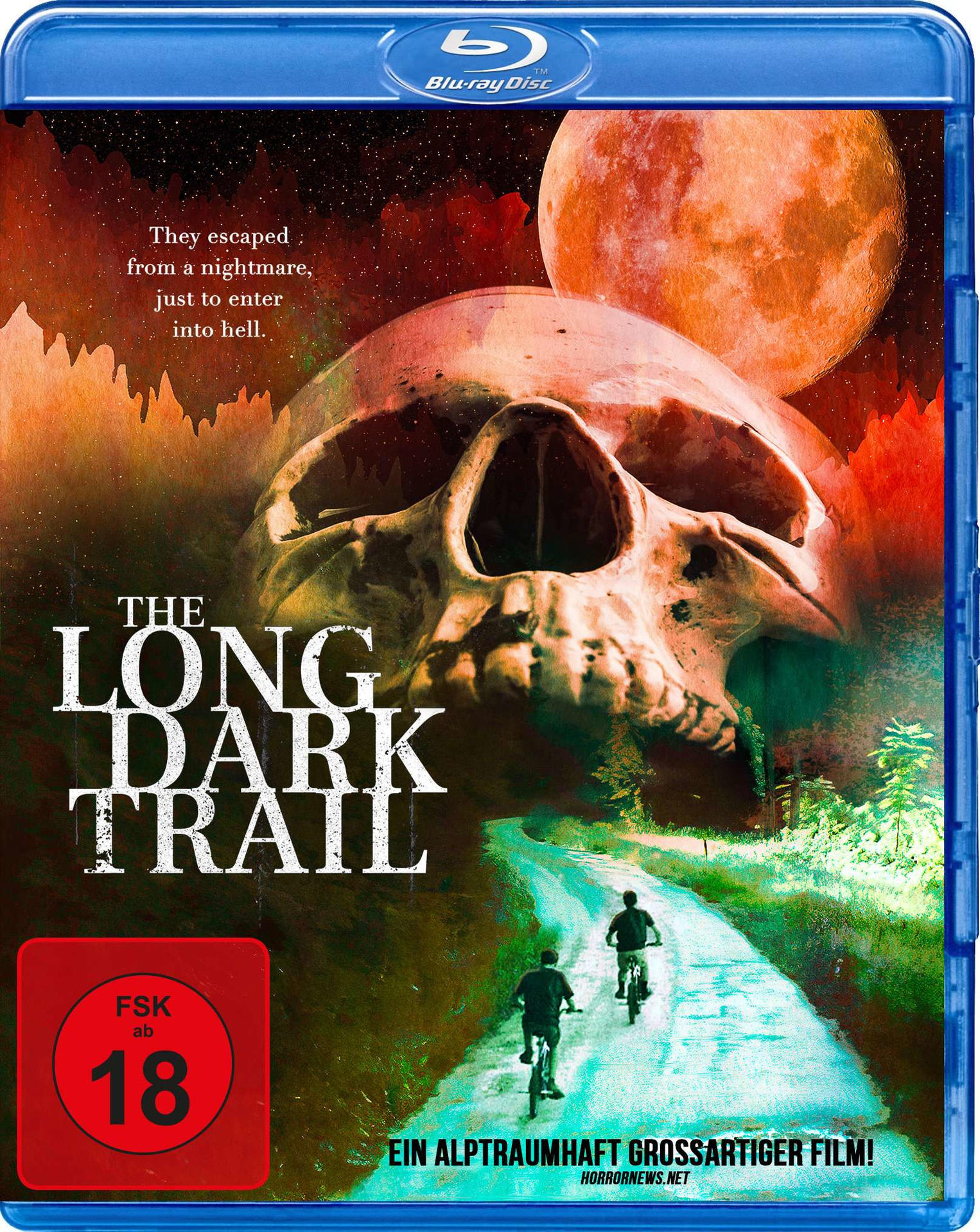 Filmcover mit einem Totenkopf und einer Straße. Zwei Personen fahren mit dem Fahrrad, ein großer Mond ist zu sehen.
