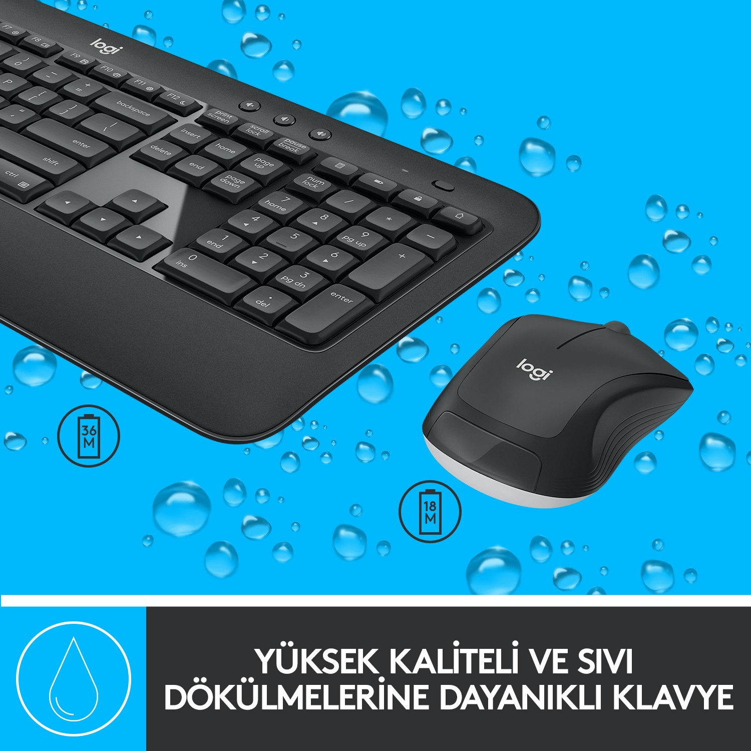 Mavi arka plan üzerinde siyah klavye ve fare, su damlacıkları.