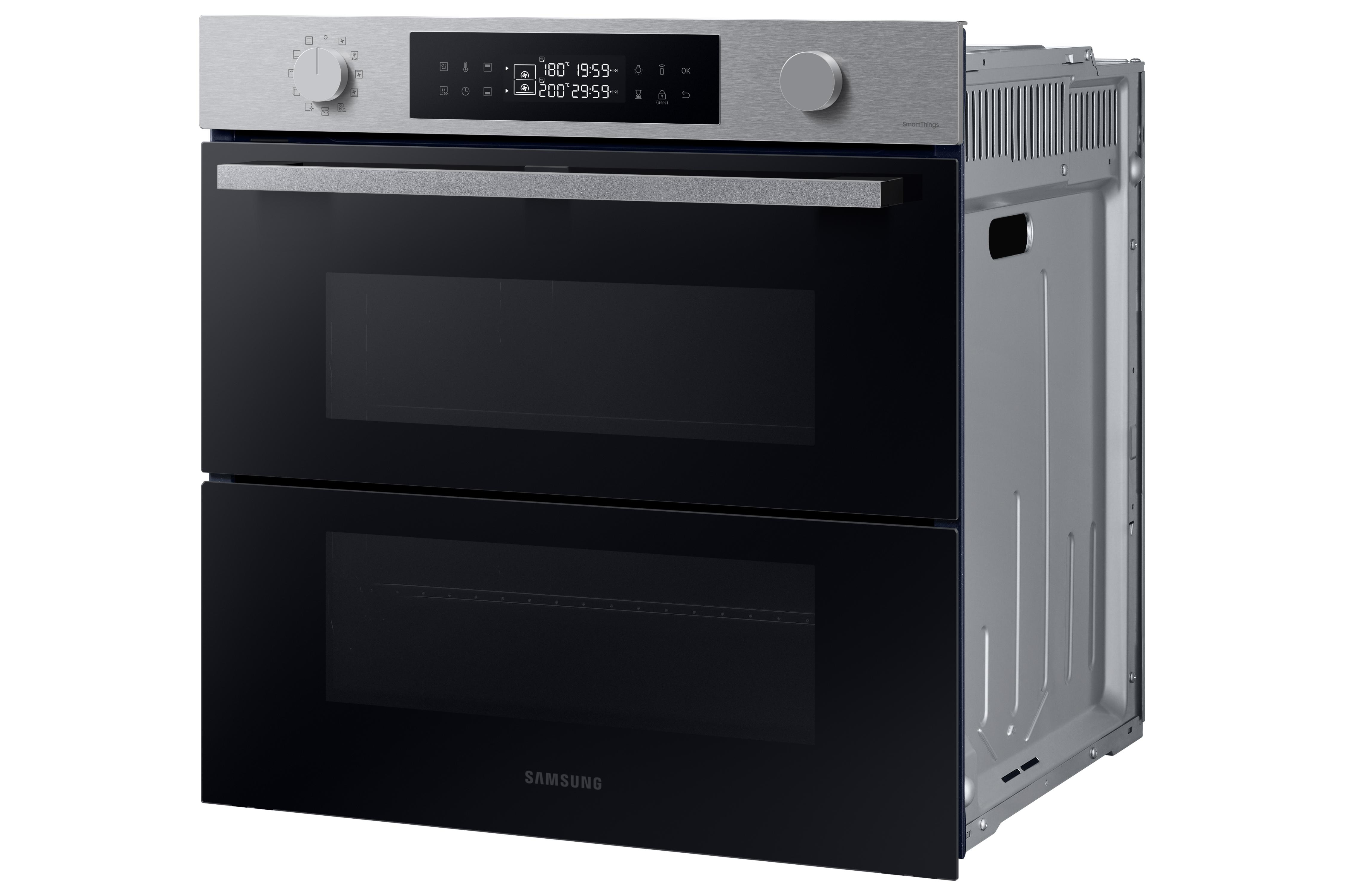 Doppelbackofen mit digitaler Anzeige und Knöpfen, Edelstahl-Finish.