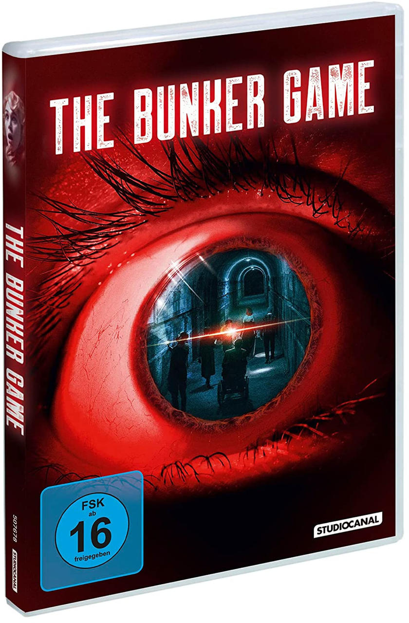 DVD-Cover: Nahaufnahme eines Auges, das einen dunklen Gang mit Figuren reflektiert.