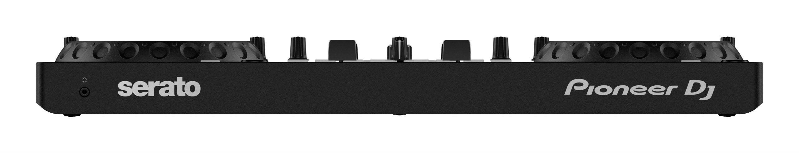 Schwarzer DJ-Controller mit den Markennamen Serato und Pioneer DJ.
