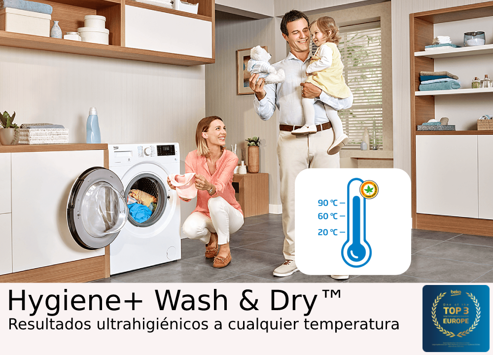 Familia en un lavadero. Una mujer y un hombre con un niño, lavando ropa.