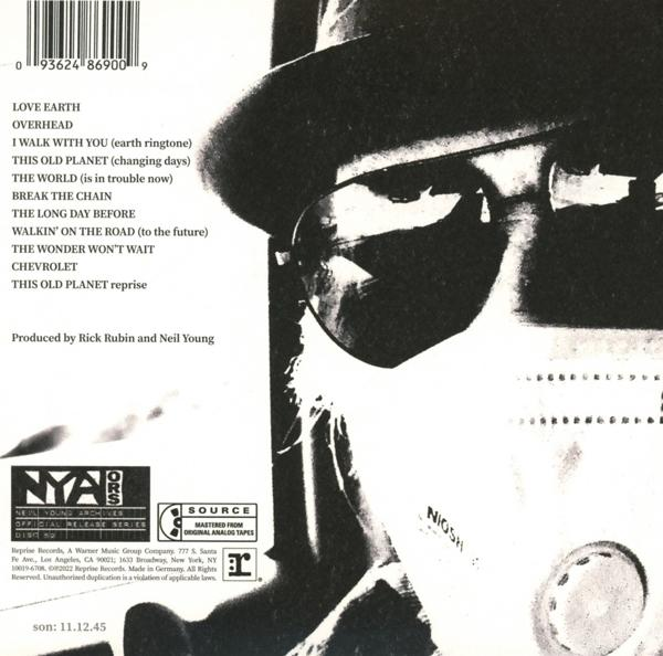 Albumcover mit Titelliste, Künstlername und Plattenlabel, mit einer Person mit Sonnenbrille.