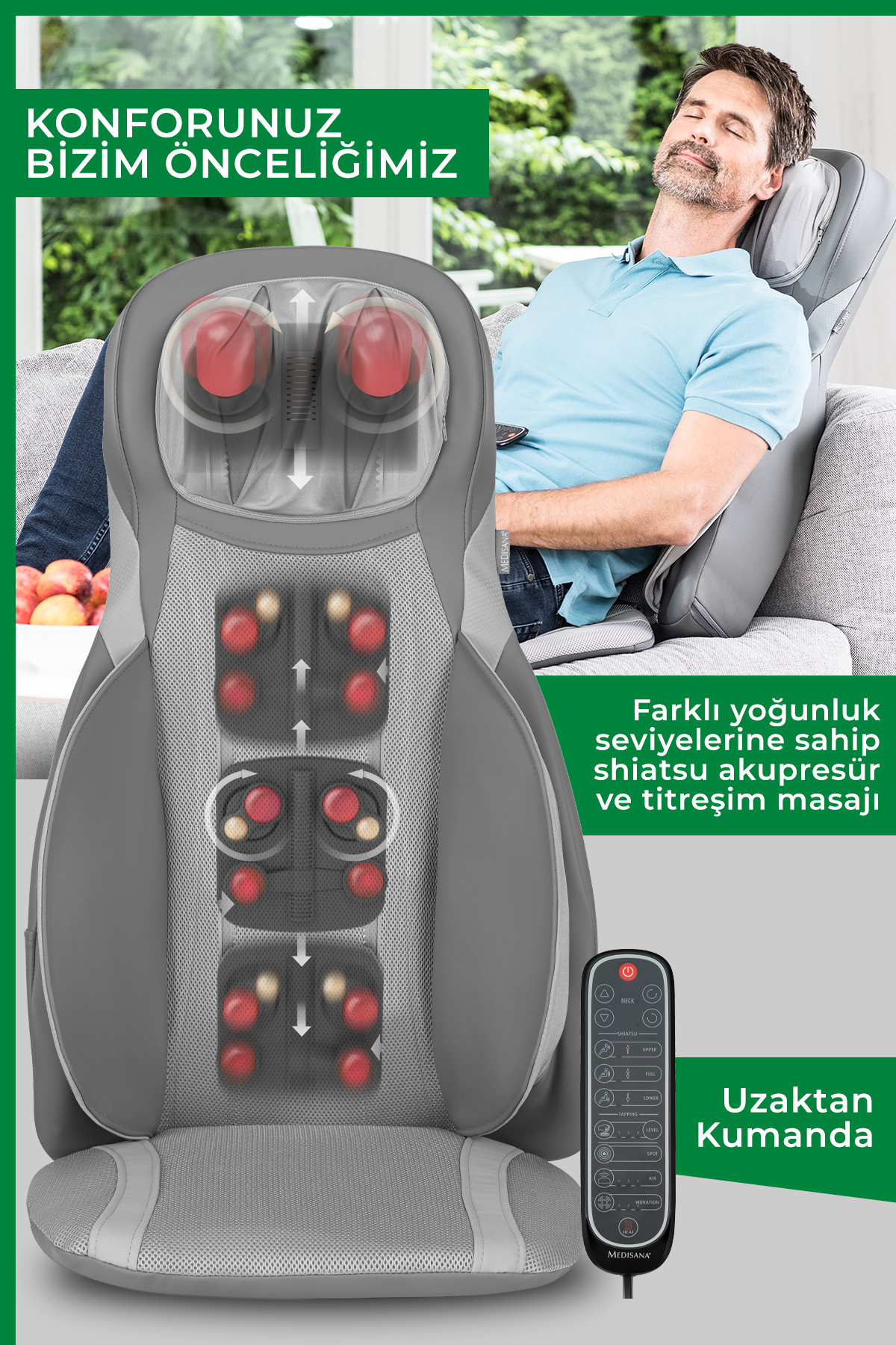 Adam masaj koltuğunda rahatlıyor, uzaktan kumanda ve metinle.
