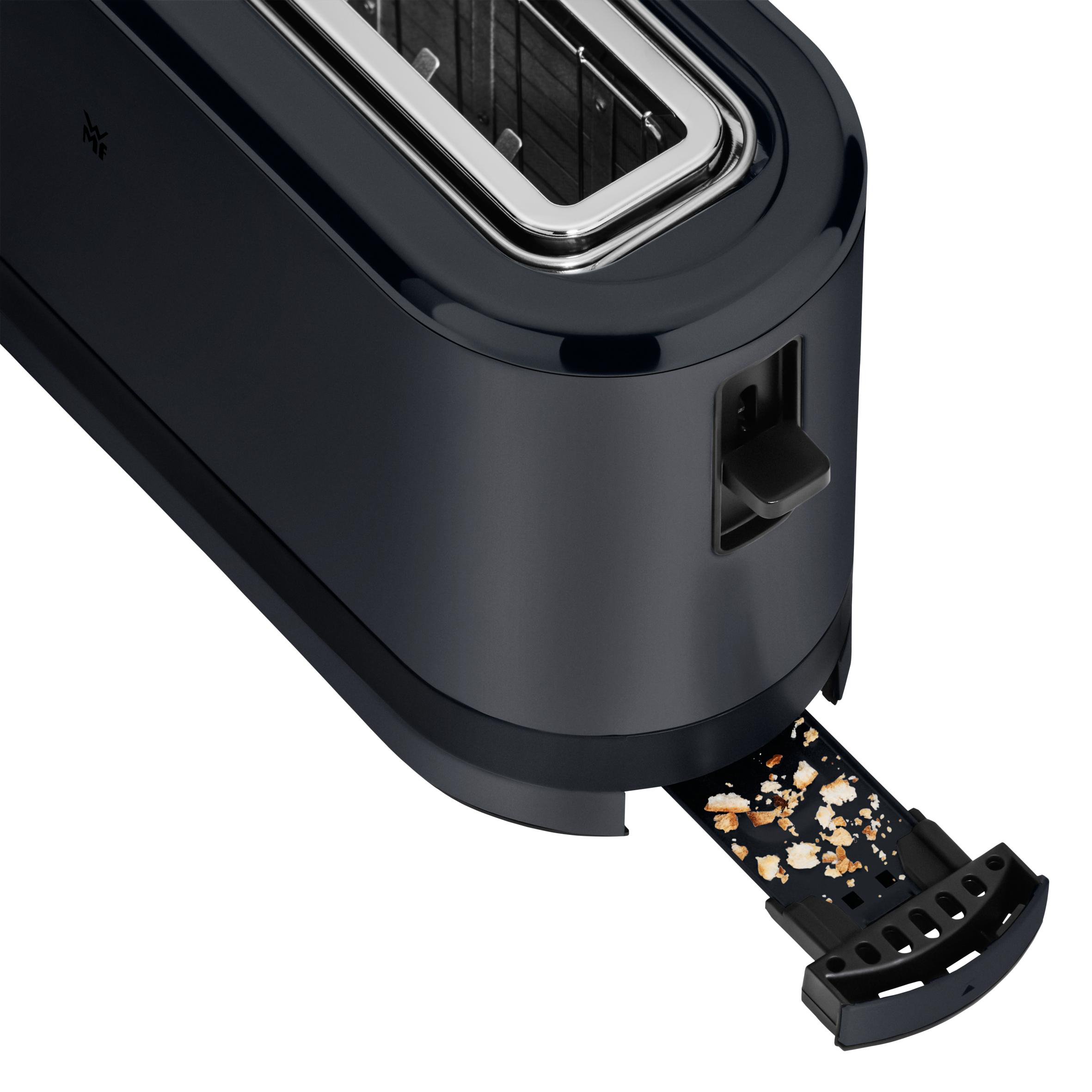 Schwarzer Toaster mit herausgeschobener Toastscheibe. Toast teilweise draußen, Krümel sichtbar.