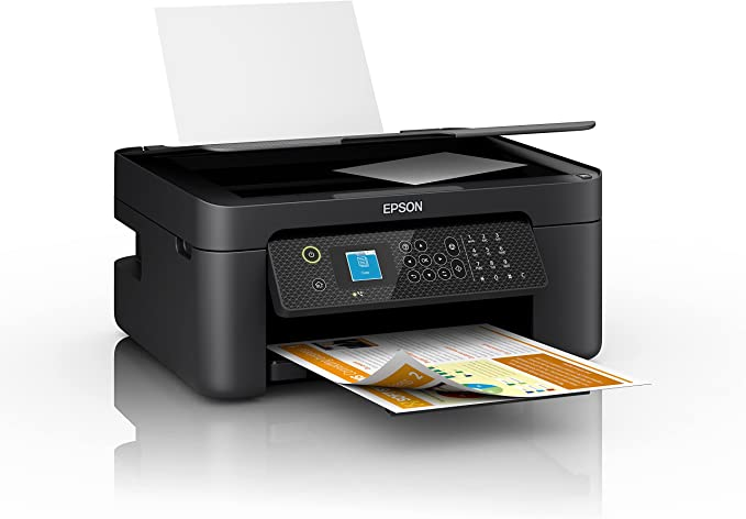 Una impresora Epson con papel saliendo y una pantalla que muestra una vista previa de impresión.