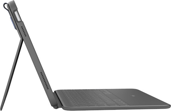 Een grijze tablet toetsenbordhoes opengeklapt, gesteund, zijaanzicht.