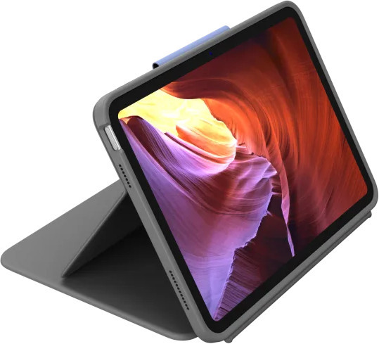 Tablet in een grijze hoes, scherm toont rode rotsformaties. Schuin en open.