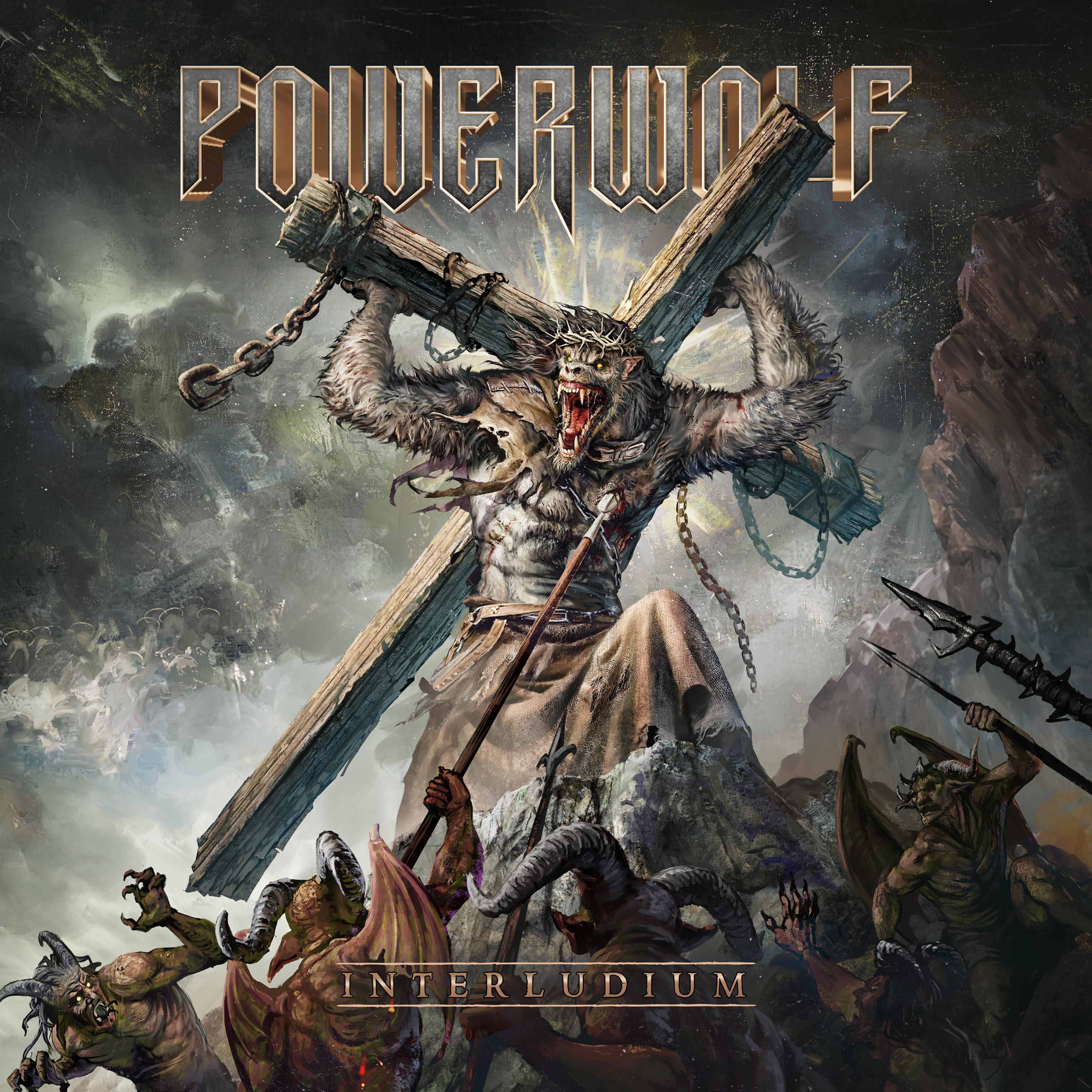 Albumcover: Powerwolf, "Interludium". Werwolf hält ein Kreuz, umgeben von Dämonen. Dunkler, rauer Stil.