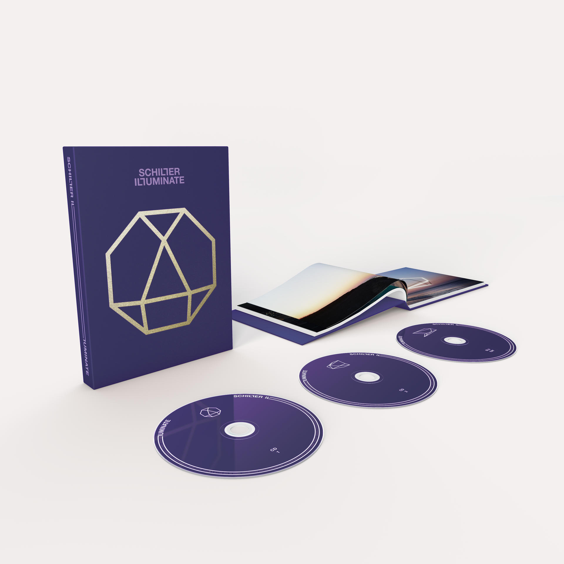 CD-Box-Set, blau mit goldenem geometrischen Design. Drei CDs und ein offenes Heft sichtbar.