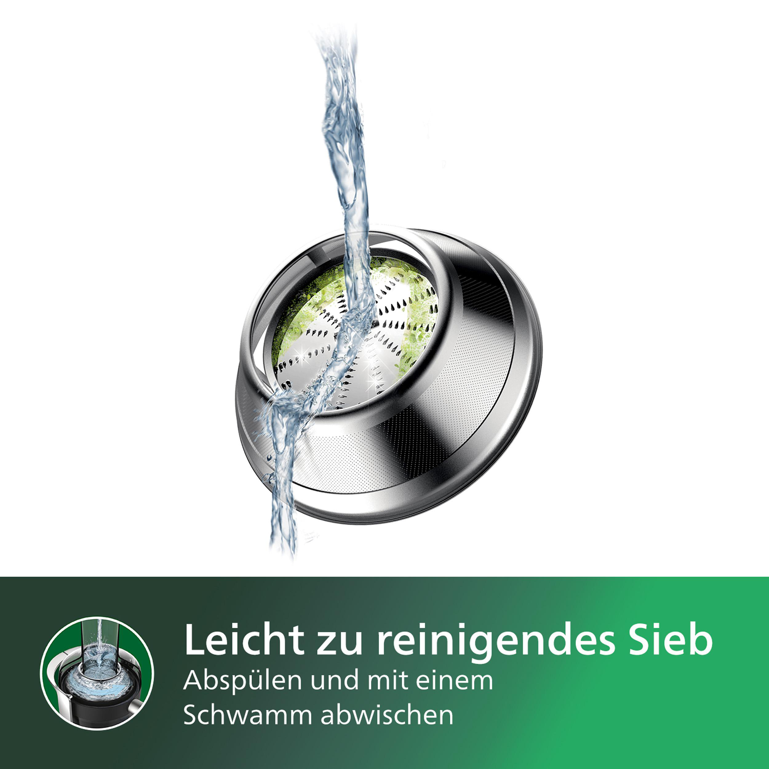 Ein Wasserstrahl reinigt den Metallgitterfilter eines Entsafters, weißer Hintergrund.