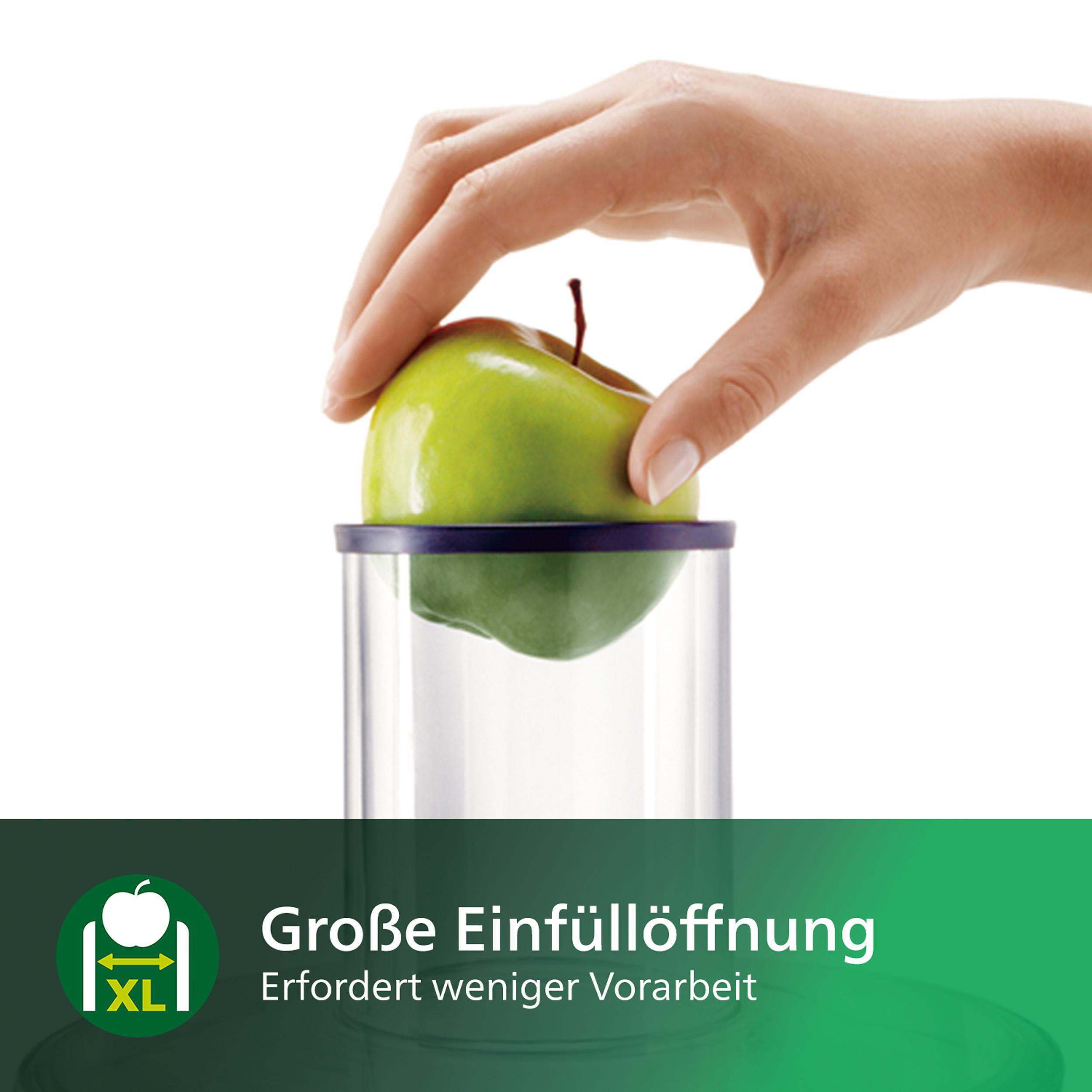 Eine Hand, die einen grünen Apfel über einem transparenten Behälter hält.