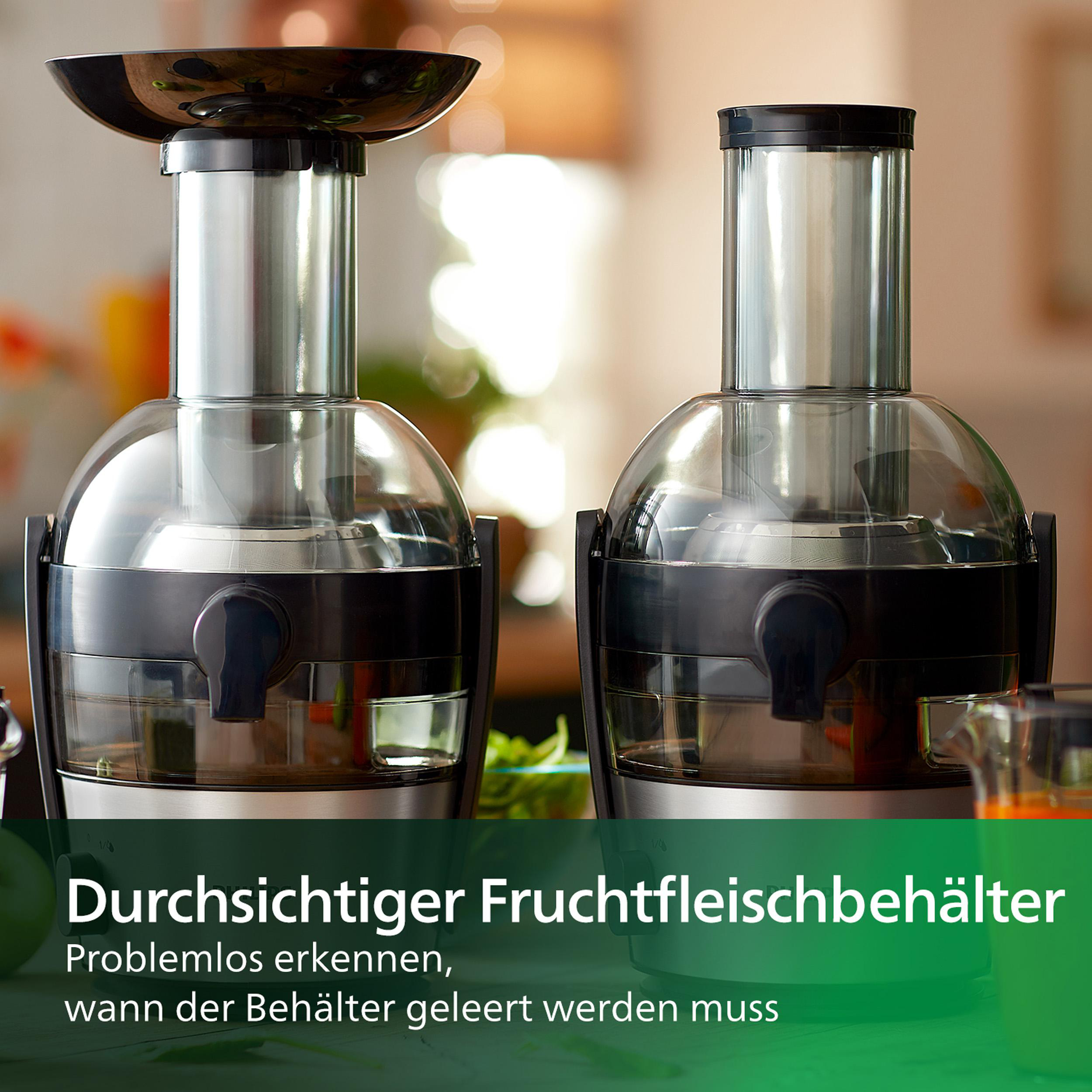 Zwei silberne Entsafter. Der linke Entsafter hat eine Schüssel. Der rechte hat einen schwarzen Deckel.