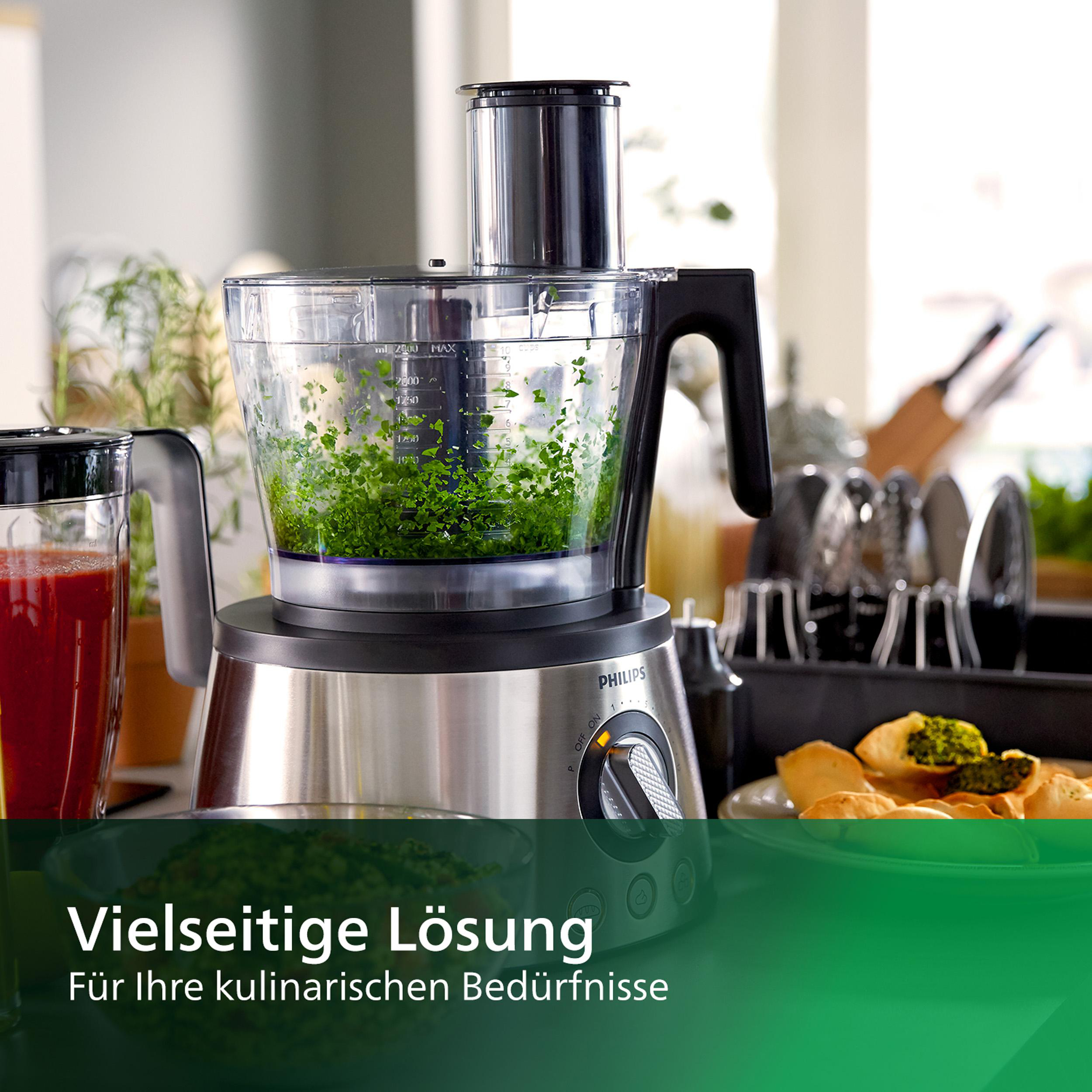 Küchenmaschine mit gehackten Kräutern und dem Slogan "Vielseitige Lösung".