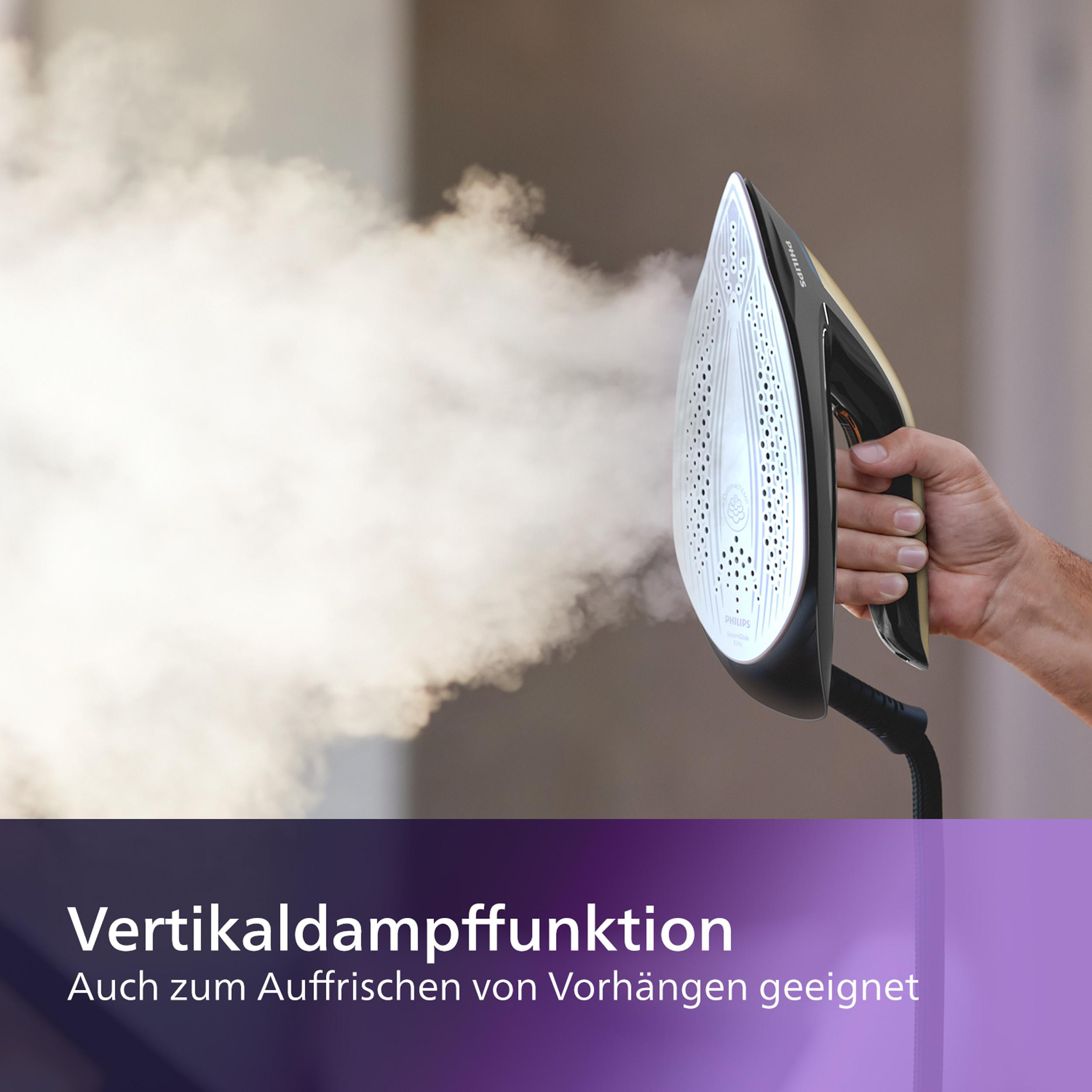 Bügeleisen mit Dampf, von Hand gehalten, in einem Raum.
