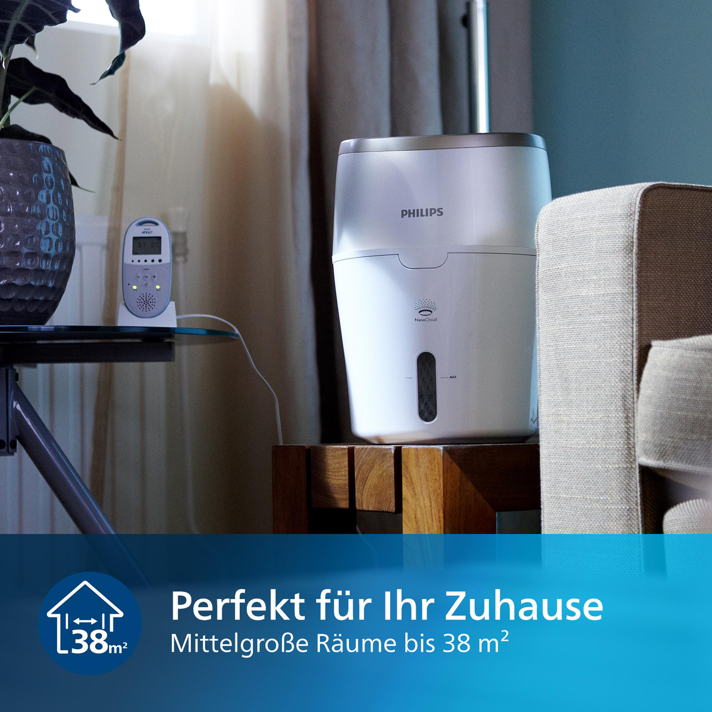 Luftbefeuchter und Babyphone auf einem Tisch in einem Raum. Text besagt, dass das Produkt perfekt für zu Hause ist.