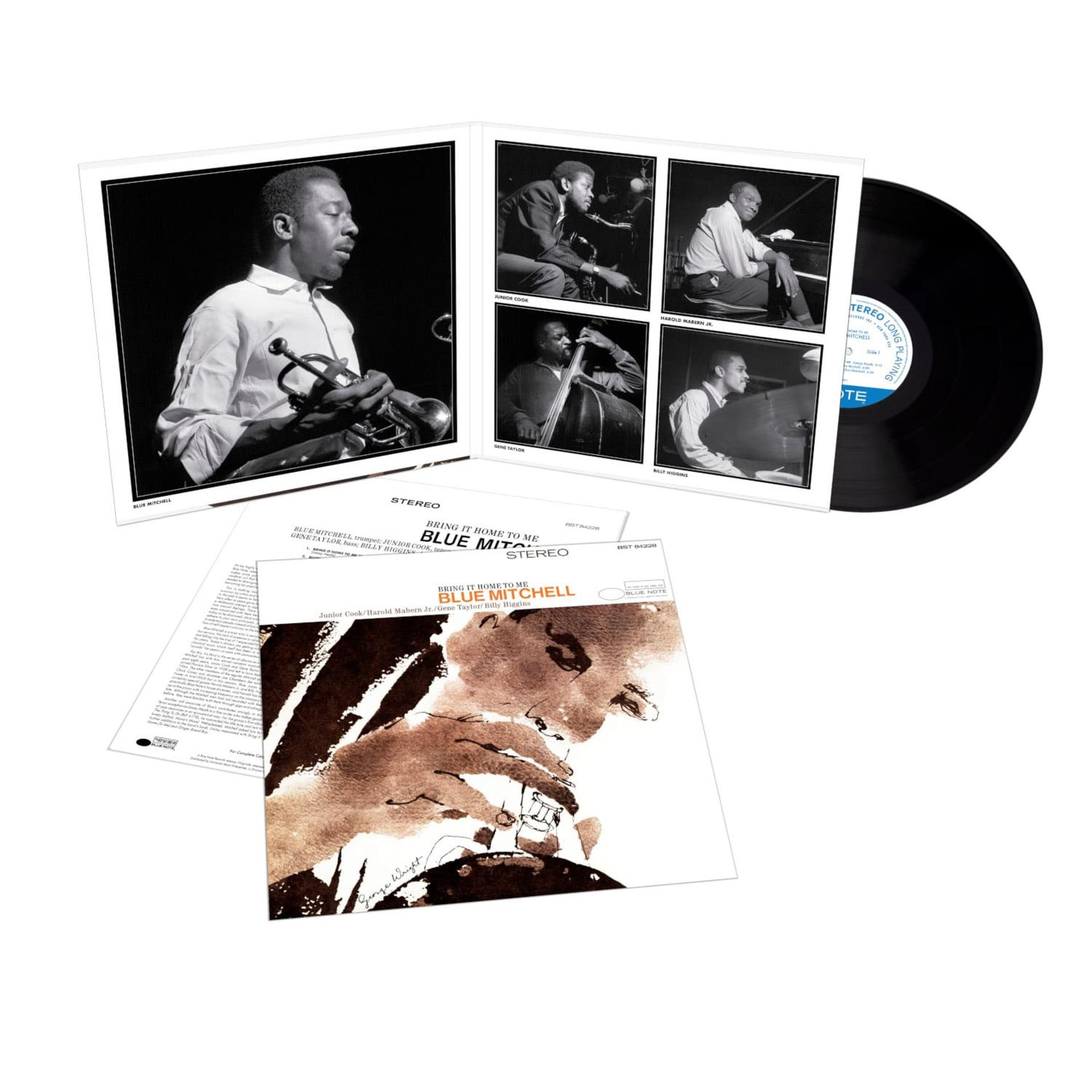 Blue Mitchell album borítója, fotókkal és bakelit lemezekkel.