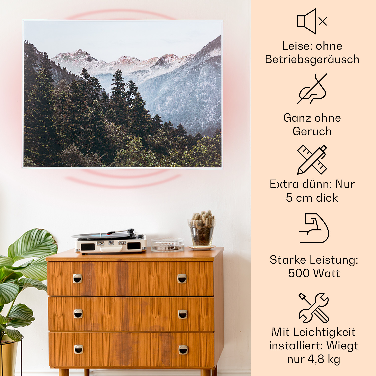 Gerahmtes Bild von Bergen und Bäumen über einem Holzschrank mit Plattenspieler.