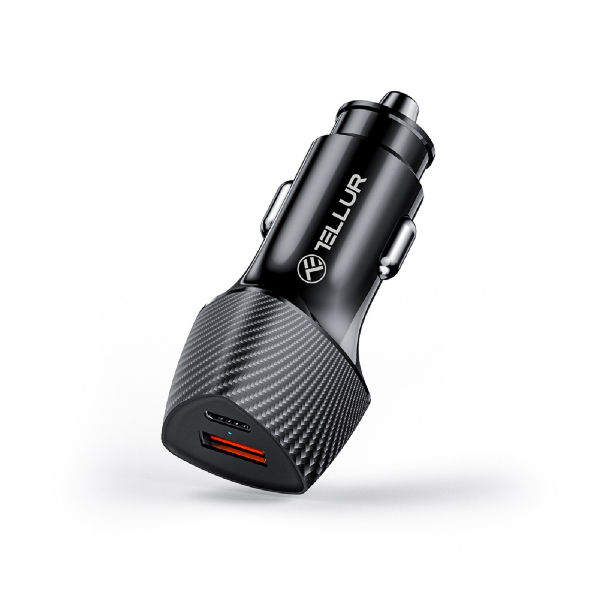 Czarna ładowarka samochodowa z portem USB-C. Jest pochylona na białym tle.