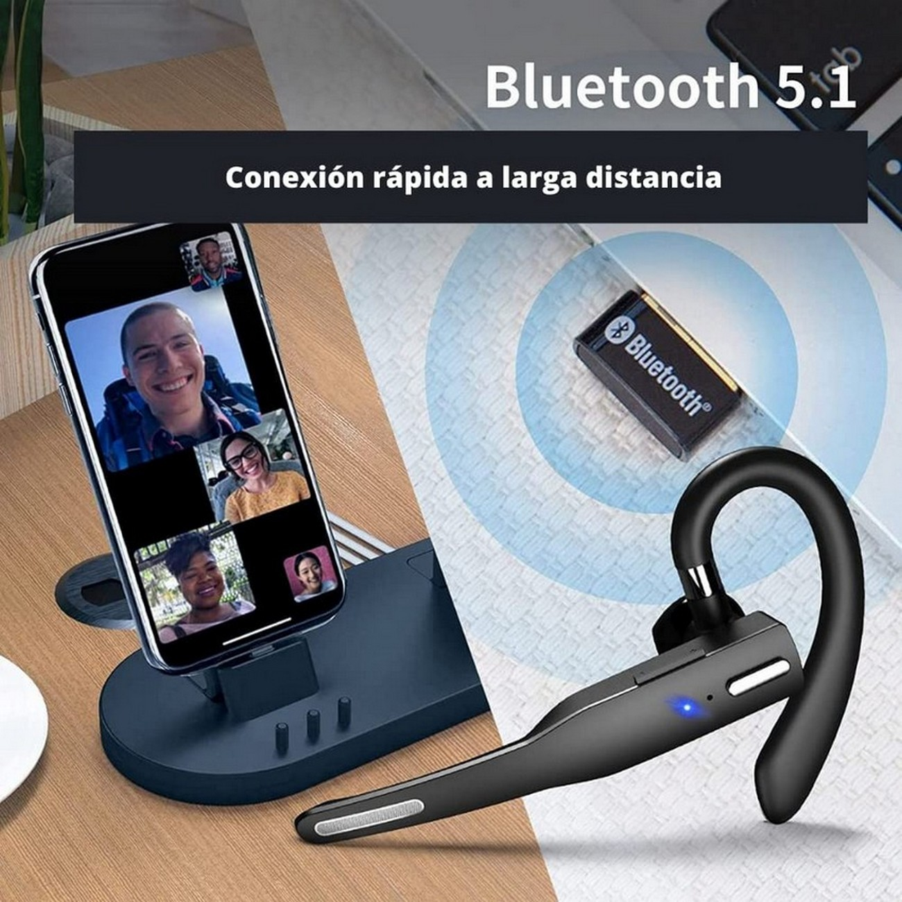 Videollamada en un smartphone. Auriculares Bluetooth y adaptador Bluetooth visibles. Texto: Bluetooth 5.1.