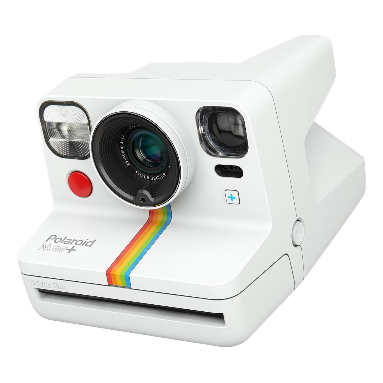 Biały aparat Polaroid Now+ z czerwonym przyciskiem i tęczowym paskiem. Obiektyw jest wyśrodkowany.