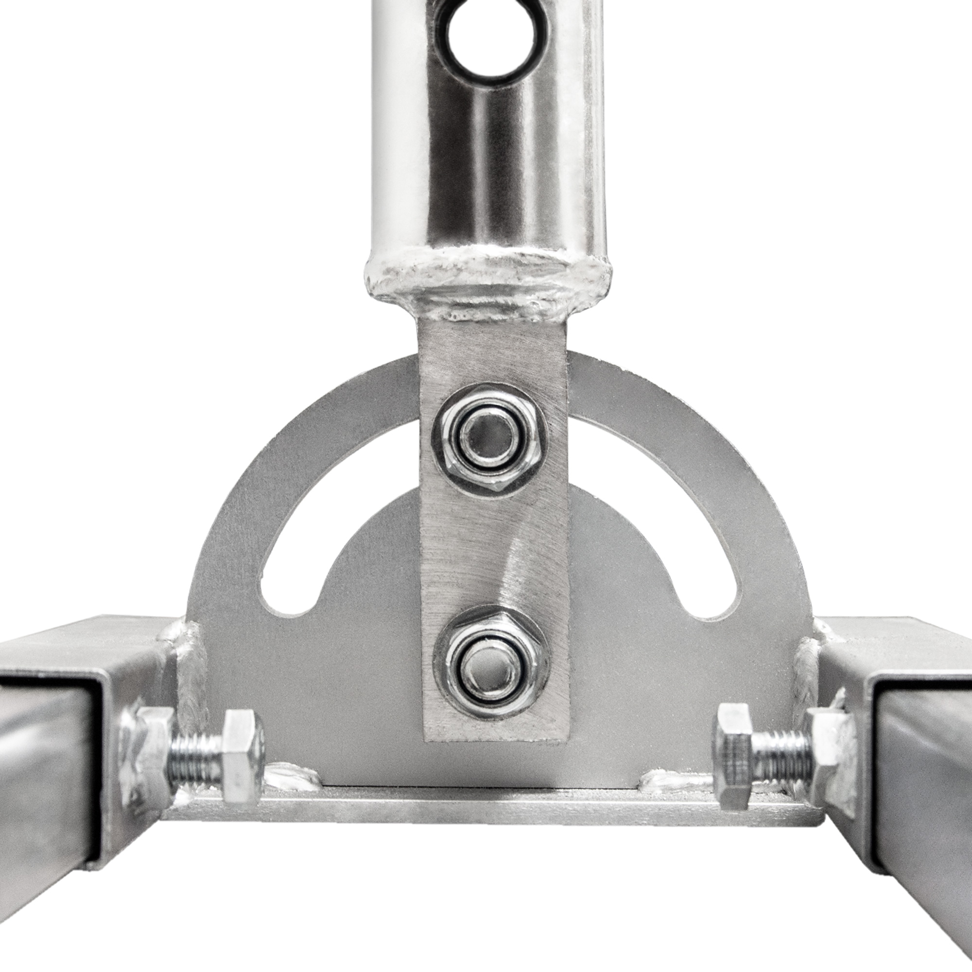 Nahaufnahme einer Metallhalterung mit Schrauben und einer halbkreisförmigen Skala.