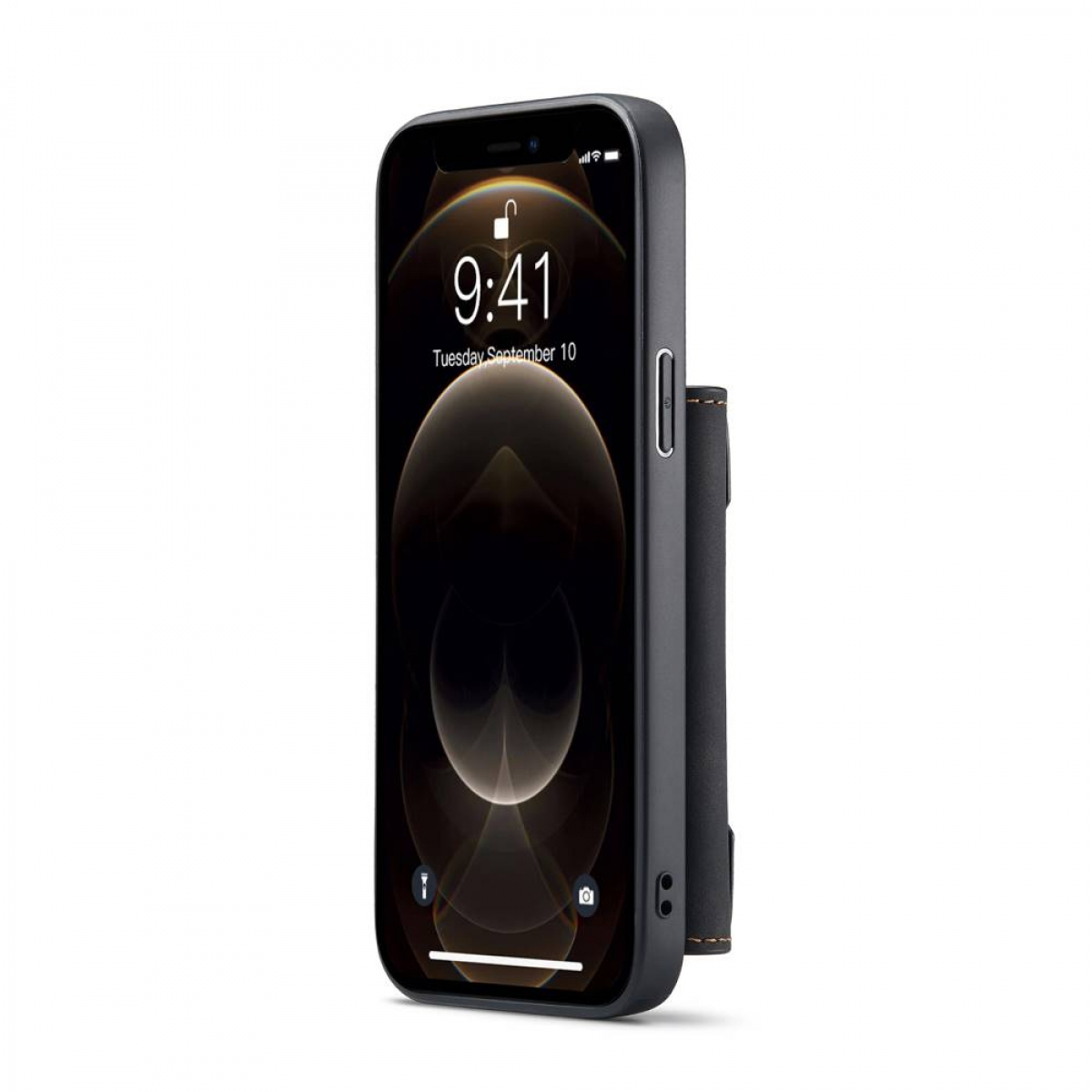 Schwarzes iPhone mit schwarzer Hülle und Riemen an der Seite, weißer Hintergrund.
