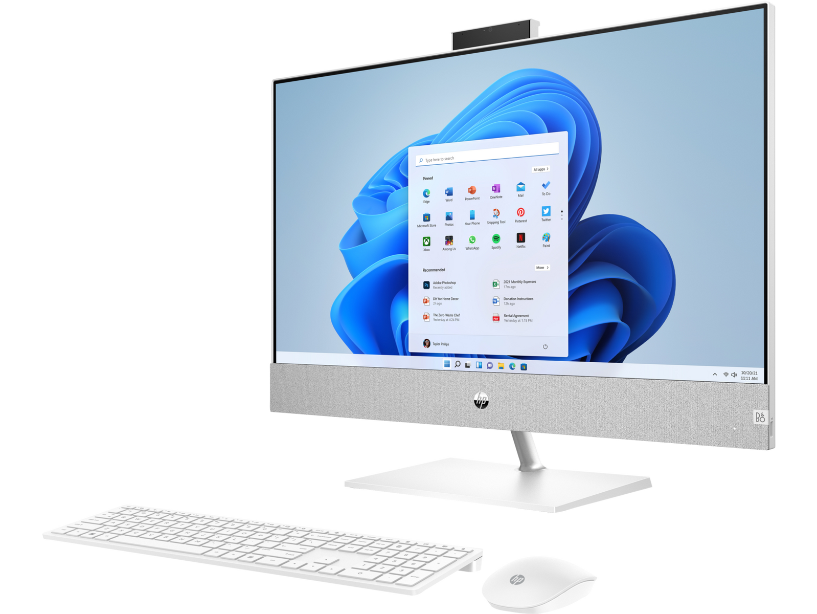 Ordenador todo en uno blanco con teclado, ratón y pantalla grande mostrando la interfaz de Windows.
