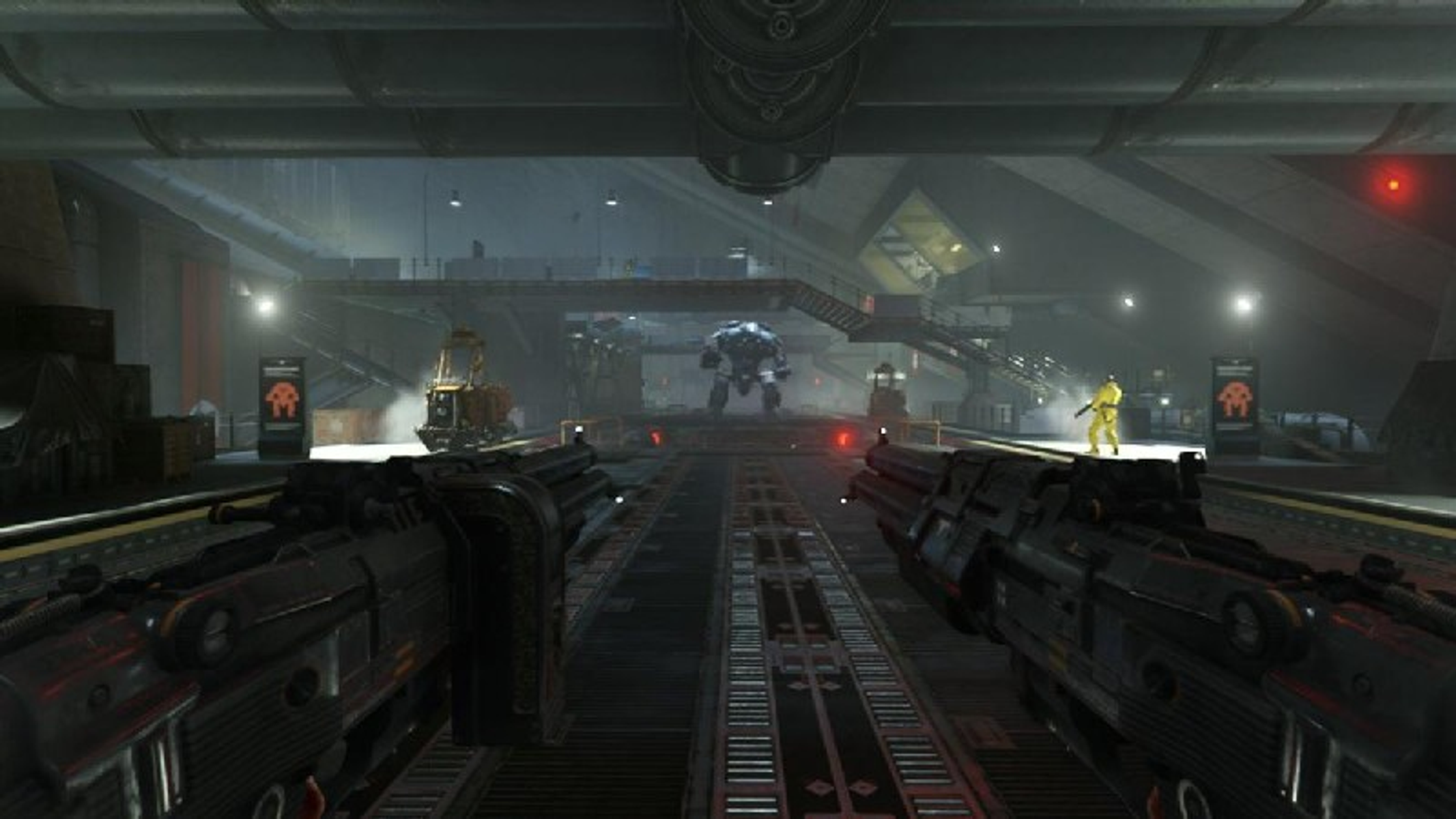 Una visuale in prima persona di una scena di videogioco in un ambiente industriale oscuro.