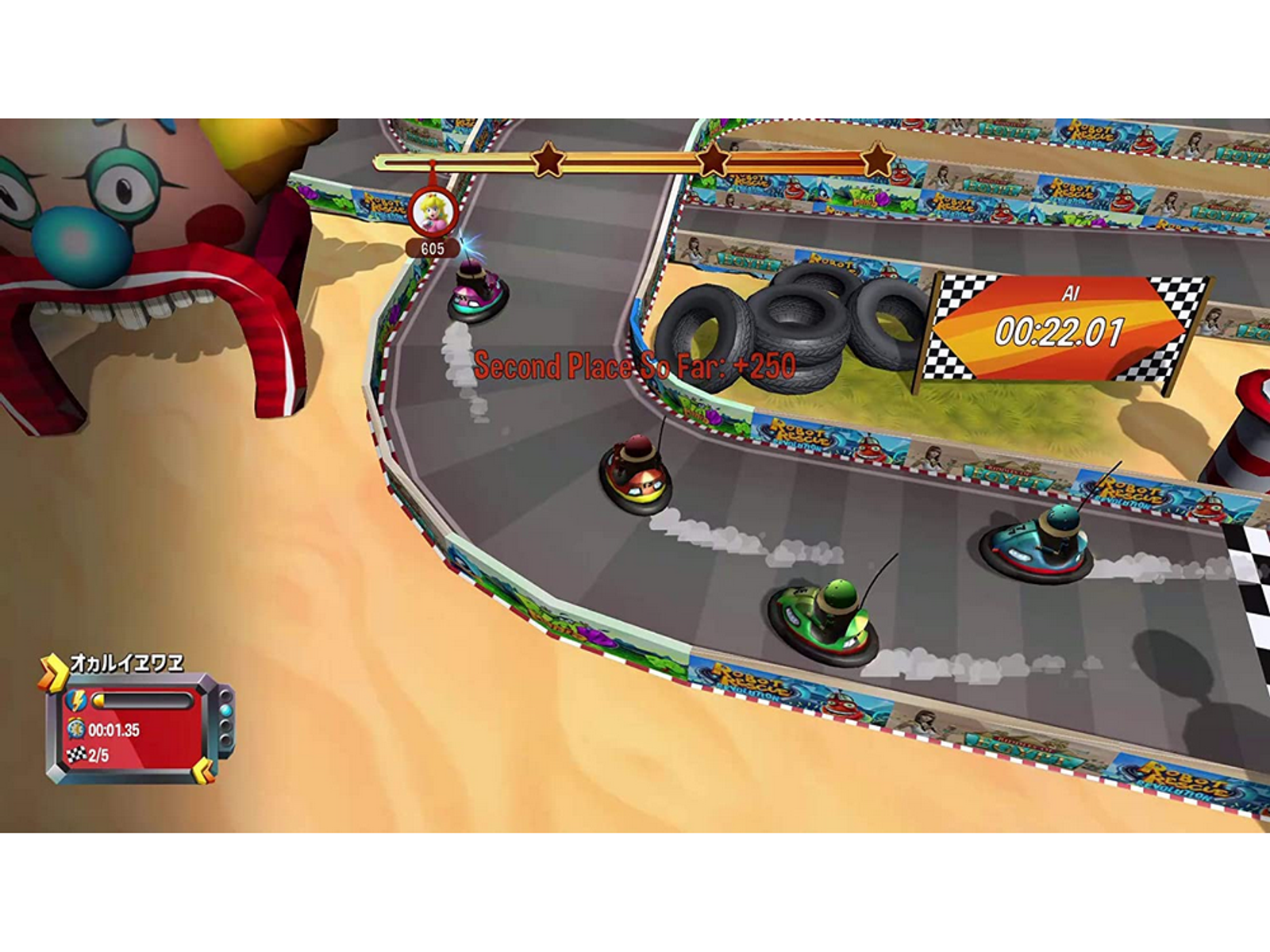 Ekran gry wideo z samochodzikami na torze wyścigowym, z timerem i statystykami.