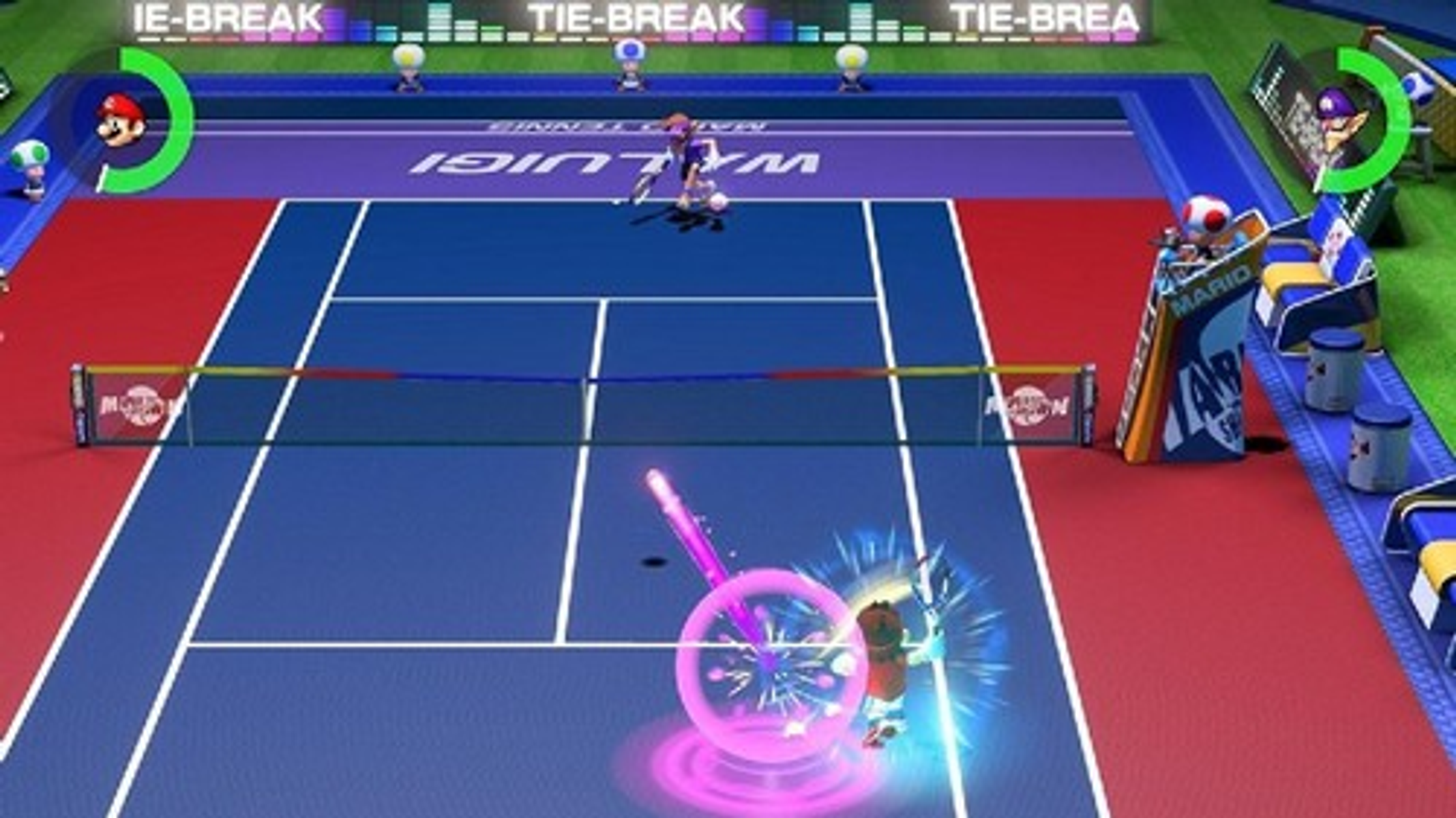 Scena di gioco di Mario Tennis Aces. Due personaggi giocano a tennis su un campo.