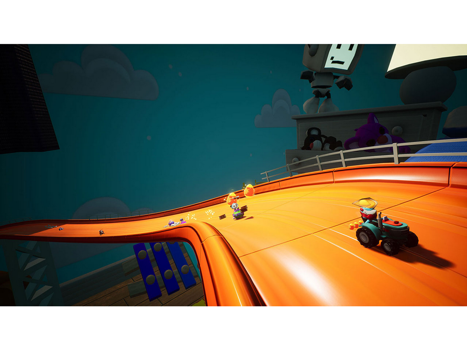 Escena de juego colorida con coches de juguete corriendo en una pista naranja, fondo de cielo nocturno.