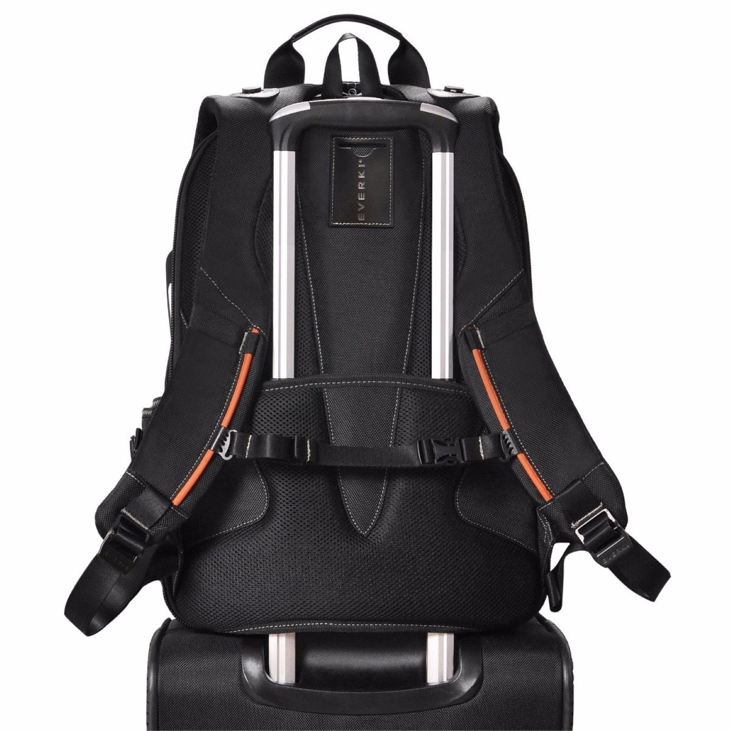 Schwarzer Rucksack mit silbernen Griffen und orangen Akzenten, auf weißem Hintergrund.