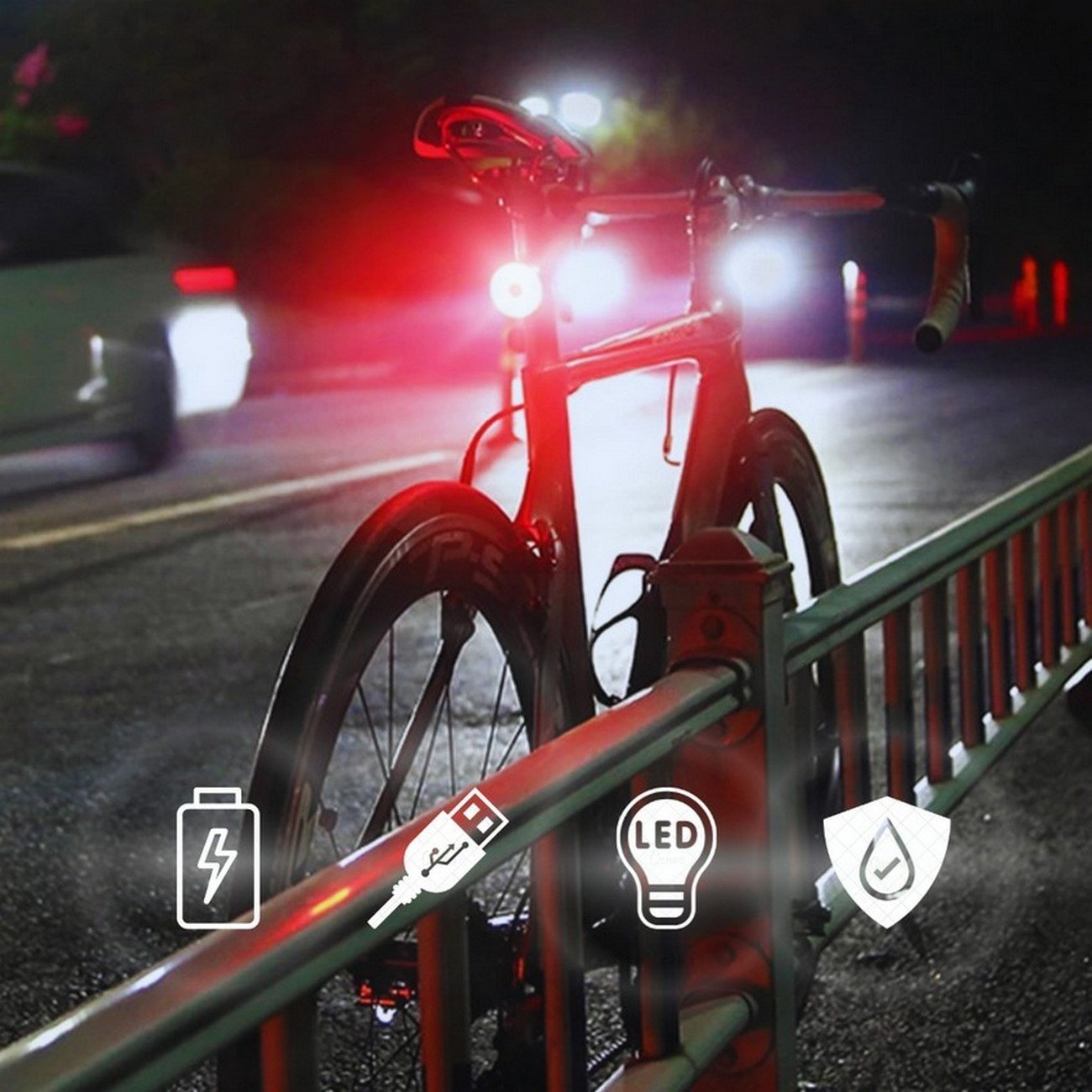 Bicicleta con luces rojas por la noche. Coche al fondo. Iconos de energía, USB, LED y resistencia al agua.
