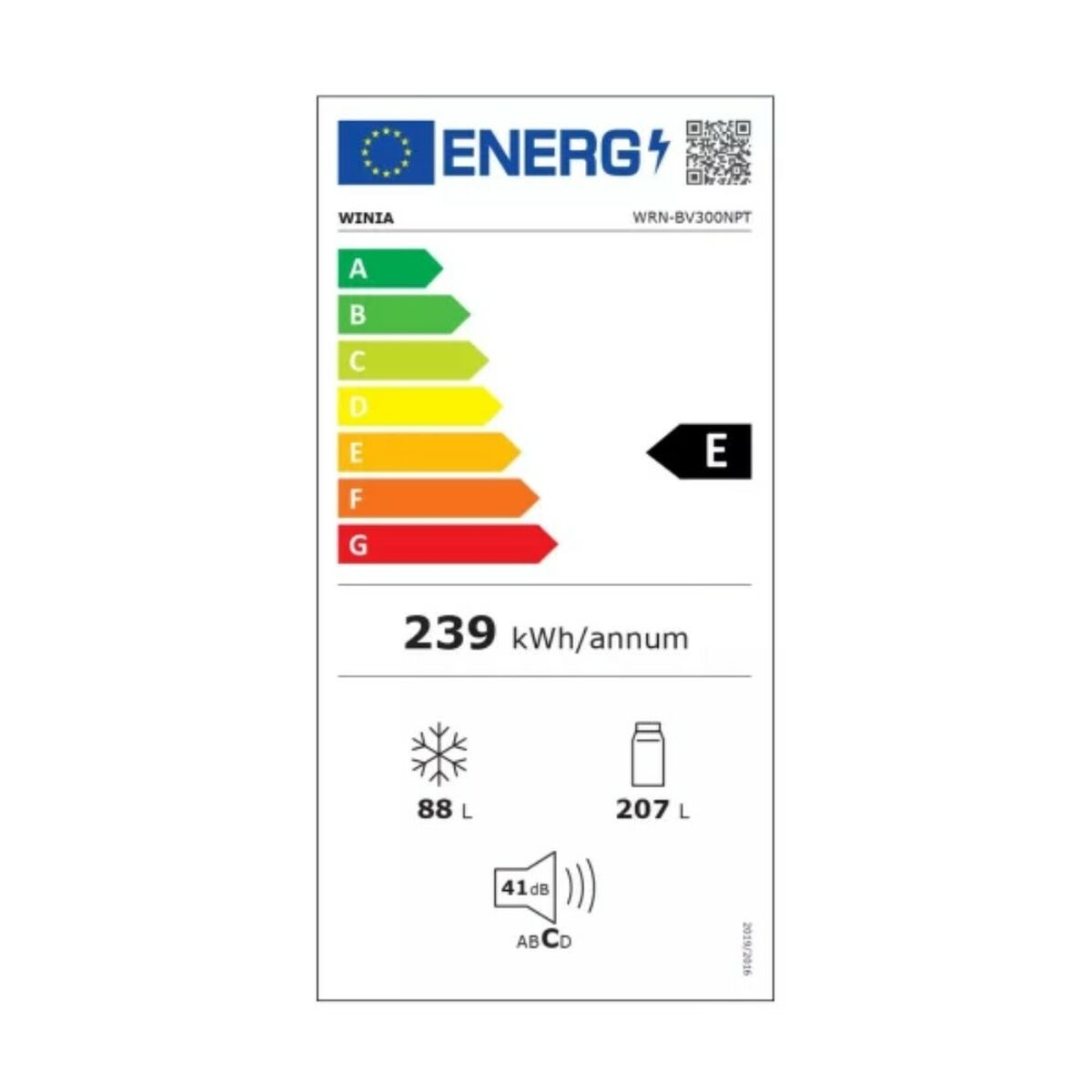 Etiqueta de eficiencia energética para un refrigerador, que muestra calificaciones de A a G, con una calificación E resaltada.