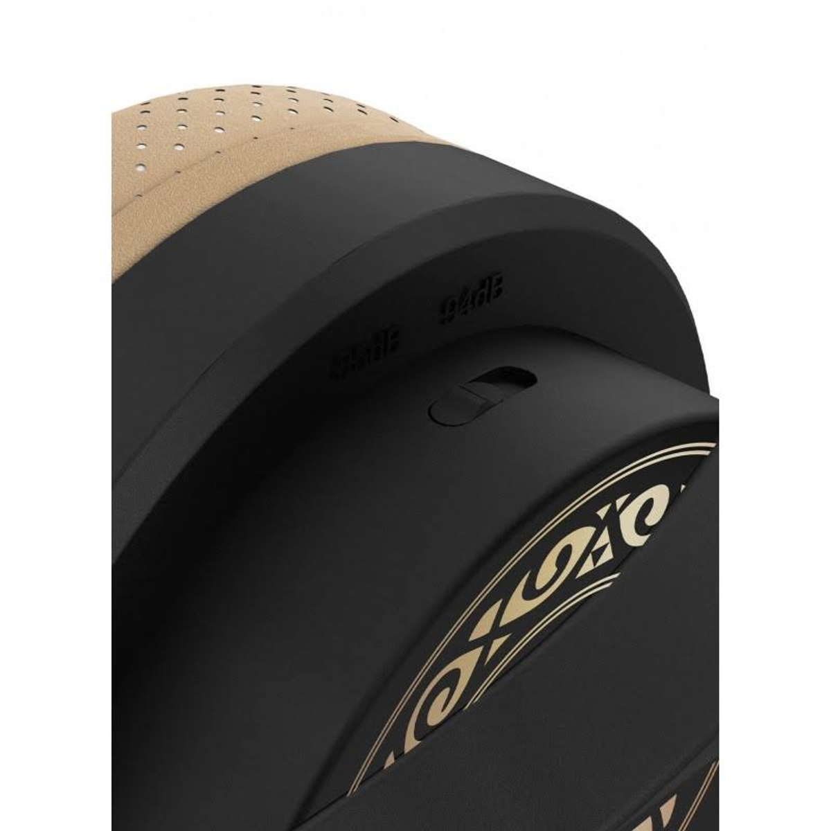 Zbliżenie czarnej i złotej podeszwy buta z tekstem i przełącznikiem.