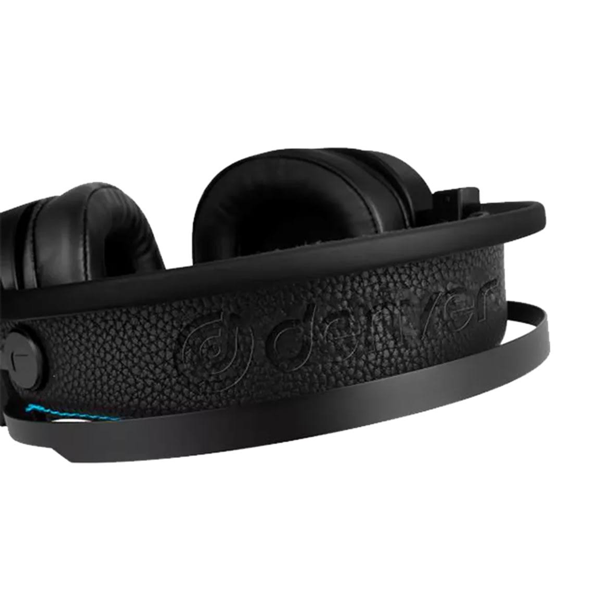 Auriculares negros con diadema texturizada. La marca 'denver' es visible.