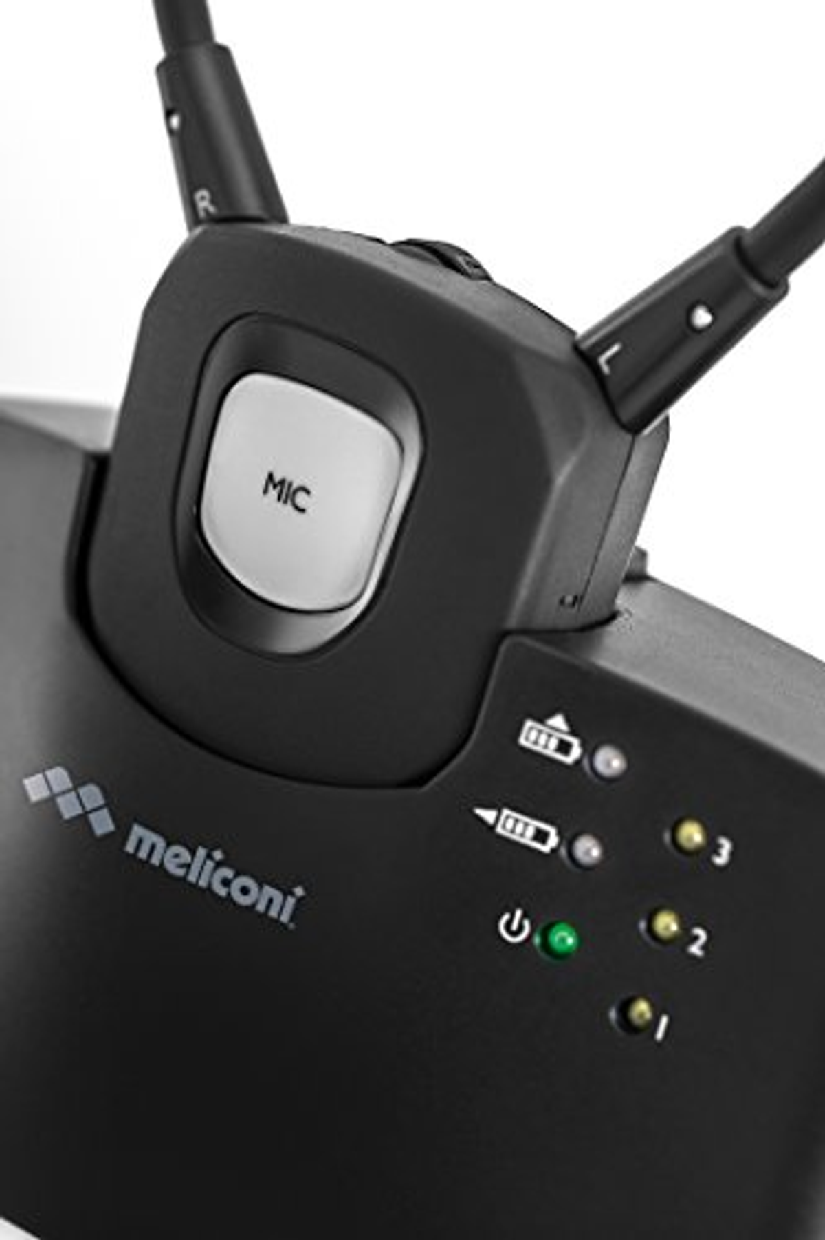 Czarne urządzenie audio z przyciskami i światłami.