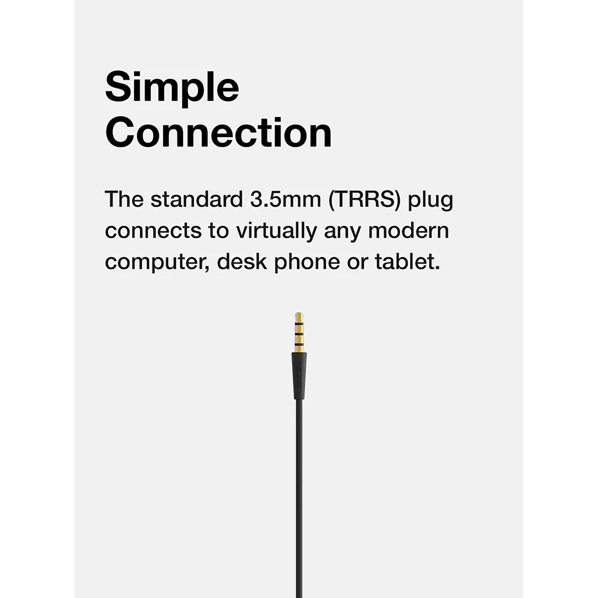 Zbliżenie wtyczki 3,5 mm (TRRS). Wtyczka jest złota, a tło jednolicie białe.