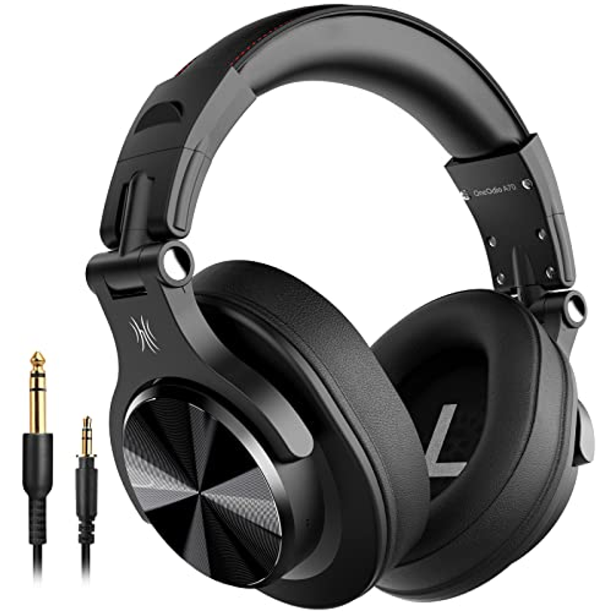 Cuffie nere con due cavi audio. Una spina dorata e un piccolo jack audio sono visibili.