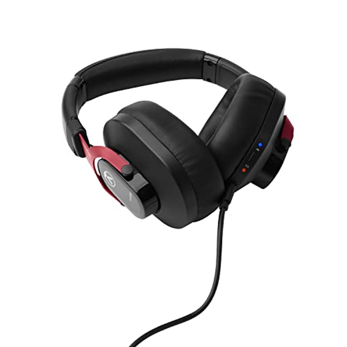 Cuffie over-ear nere con dettagli rossi. È collegato un cavo e ha un pannello di controllo.