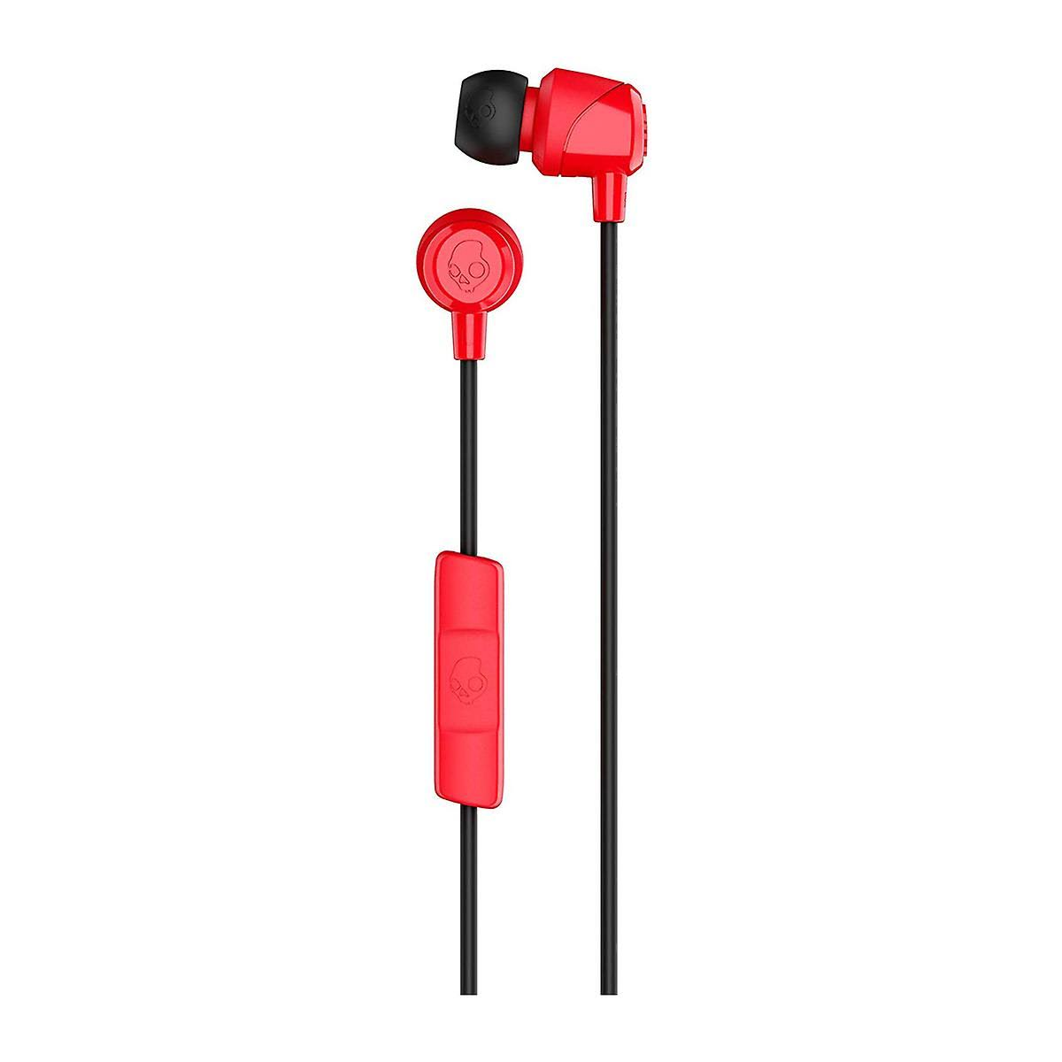 Kırmızı Skullcandy kulaklıklar, siyah vurgular ve kırmızı bir kontrol paneli ile, beyaz bir arka plan üzerinde.
