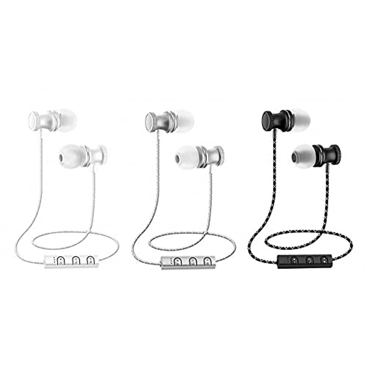 Tres pares de auriculares blancos y negros con controles en línea, conectados por cable.