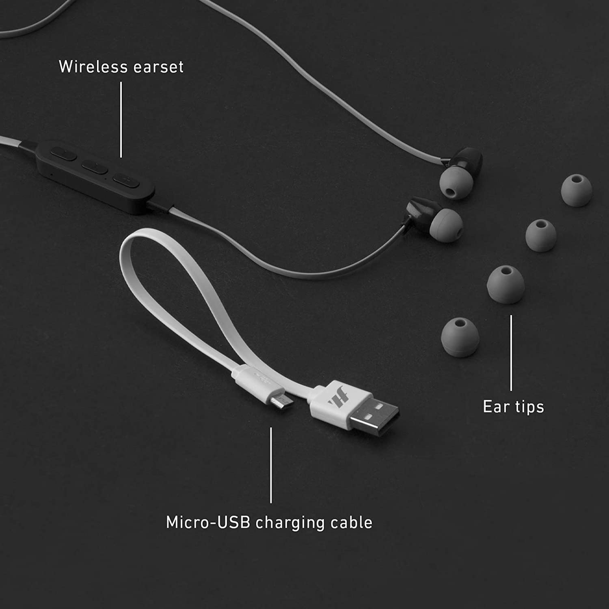 Auricolari wireless con cavo di ricarica micro-USB e auricolari di ricambio, su sfondo nero.