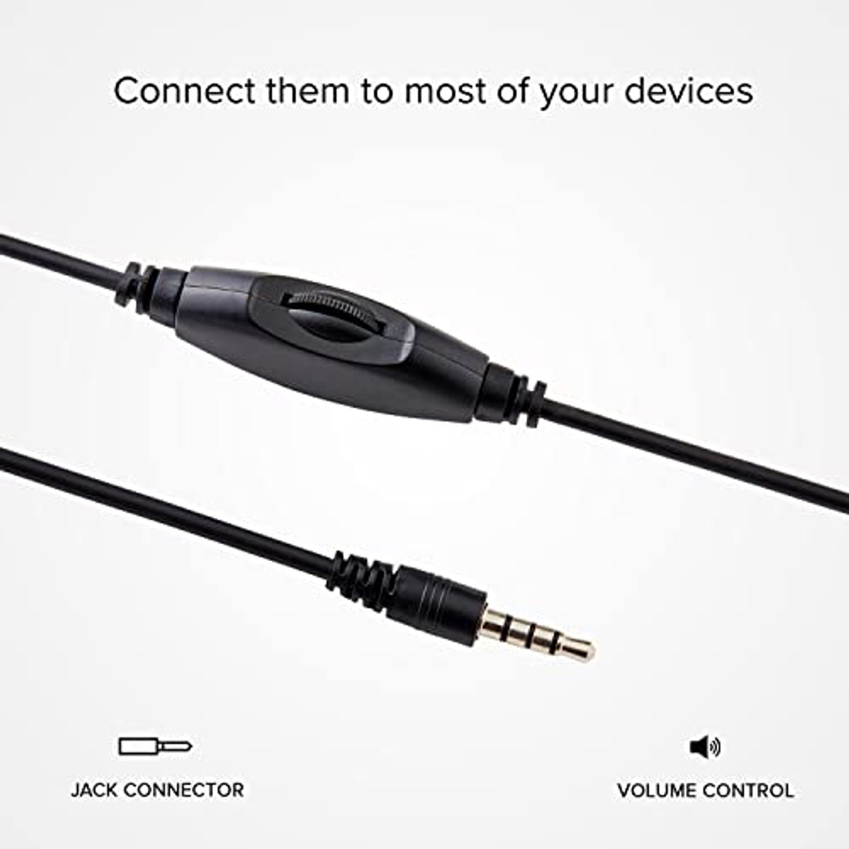 Cable de audio negro con conector jack y control de volumen, fondo blanco.